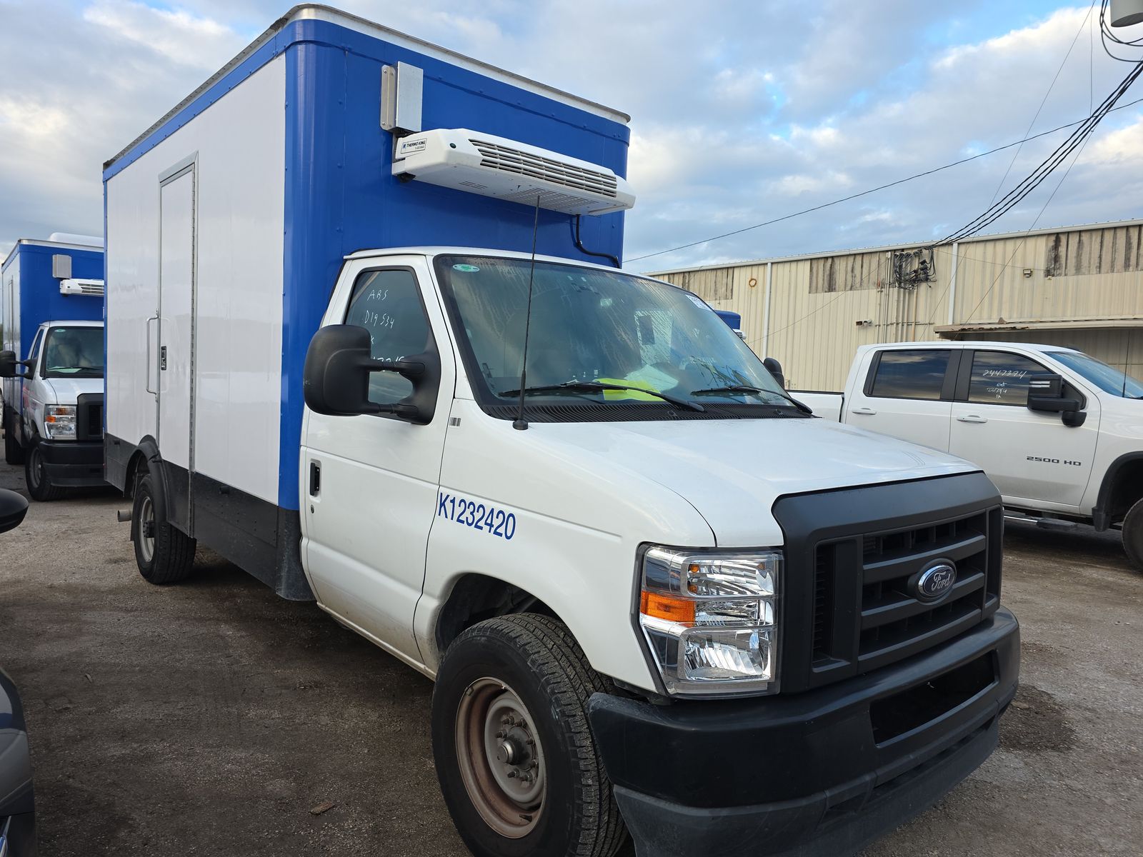 FORD E-350 - 4