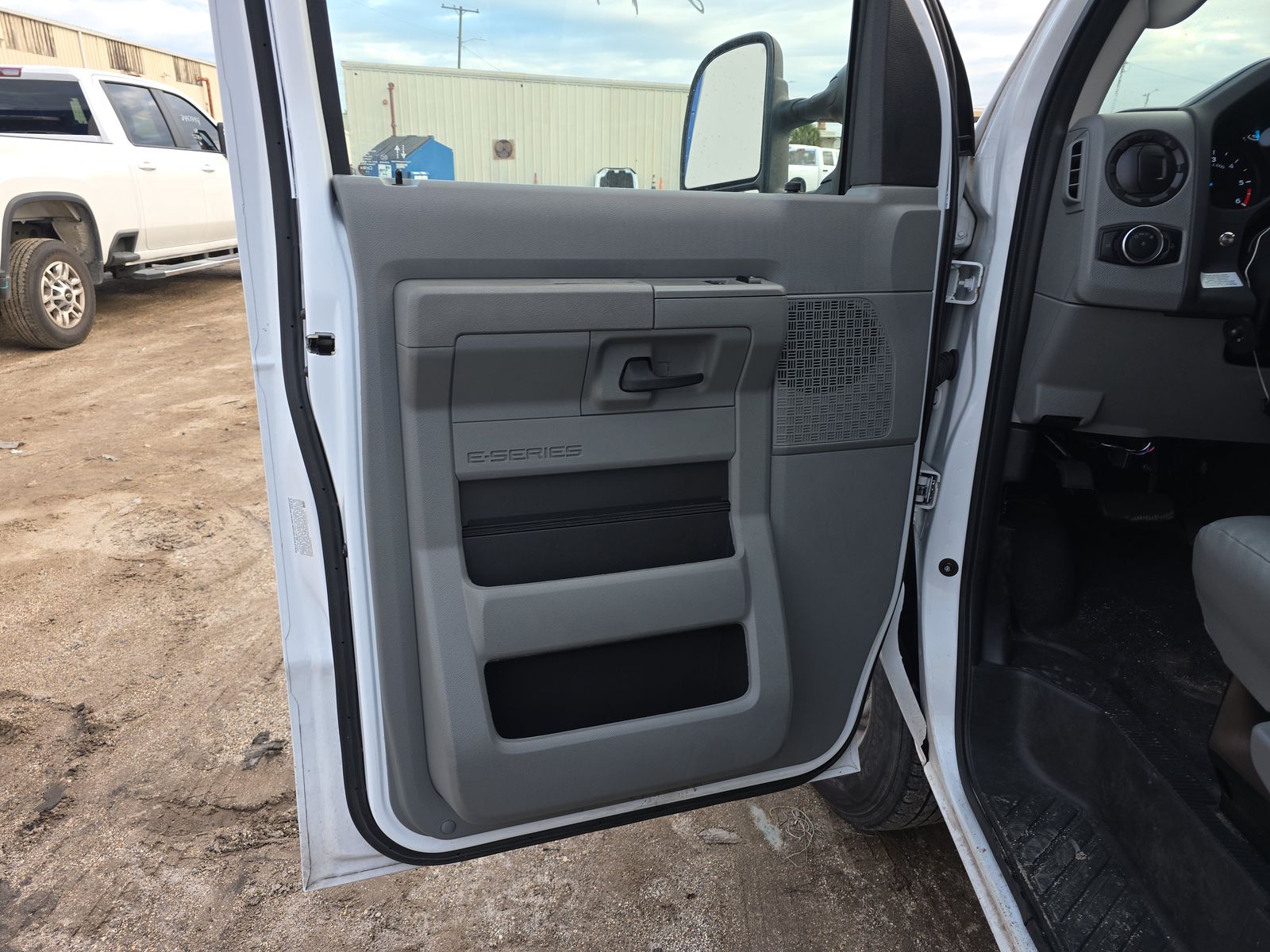 FORD E-350 - 10