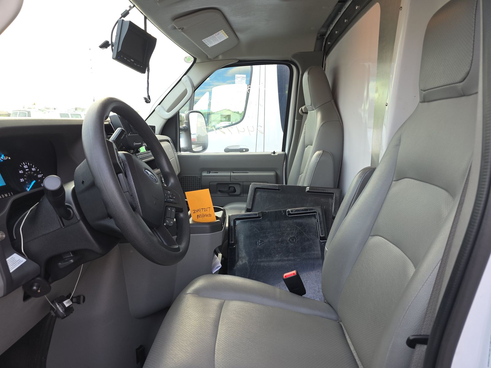 FORD E-350 - 8