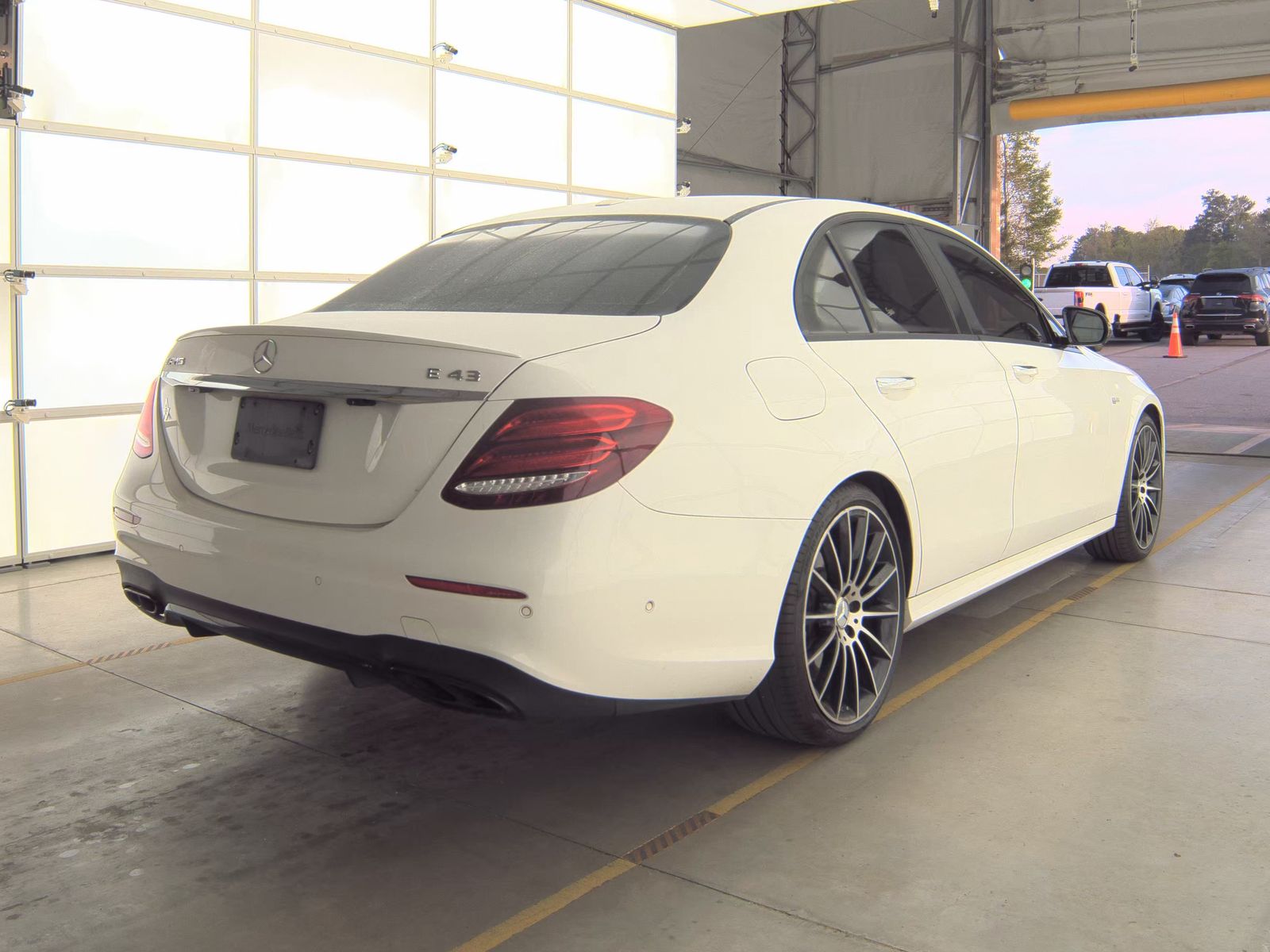 MERCEDES-BENZ E-CLASS - 6