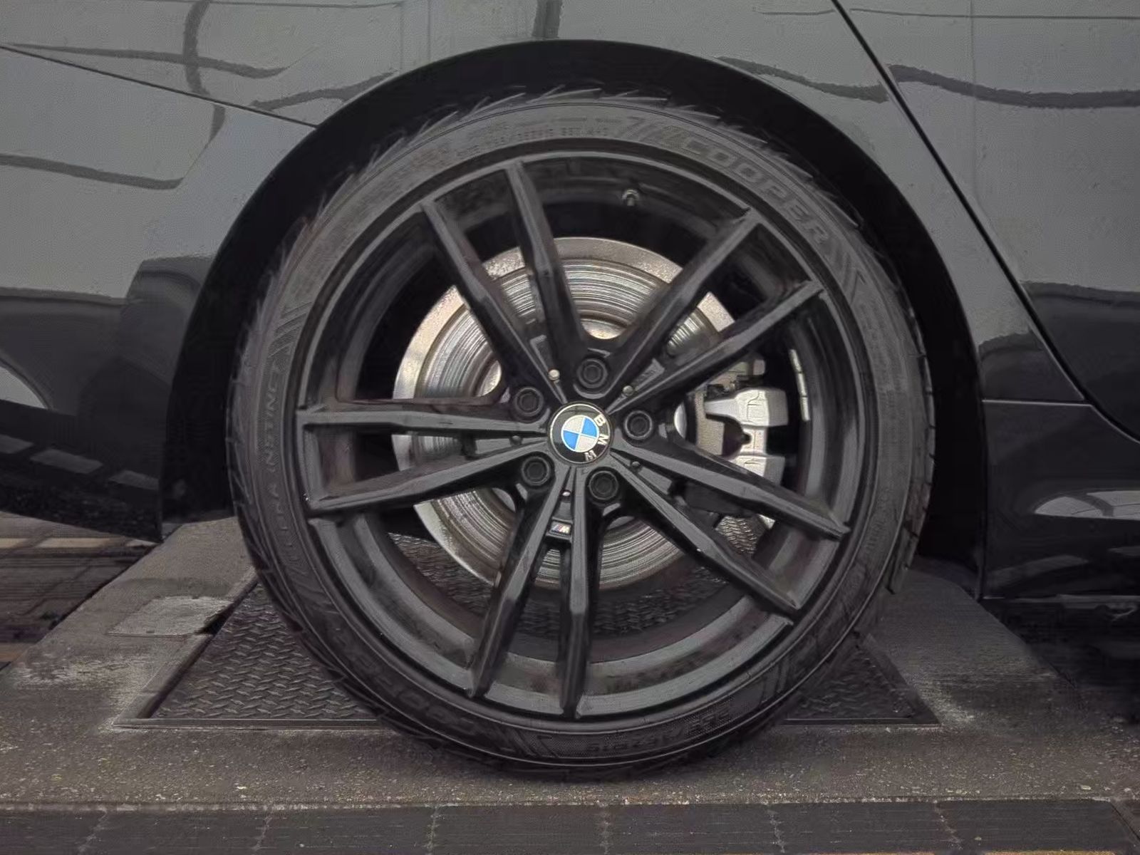 BMW 3 Series Sedan 330i M SPORT LINE снимка BMW 3 Series Sedan 330i M SPORT LINE