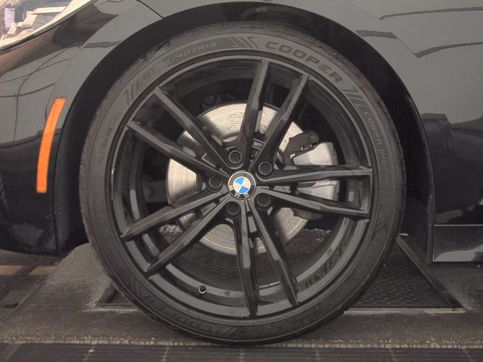 BMW 3 Series Sedan 330i M SPORT LINE снимка BMW 3 Series Sedan 330i M SPORT LINE