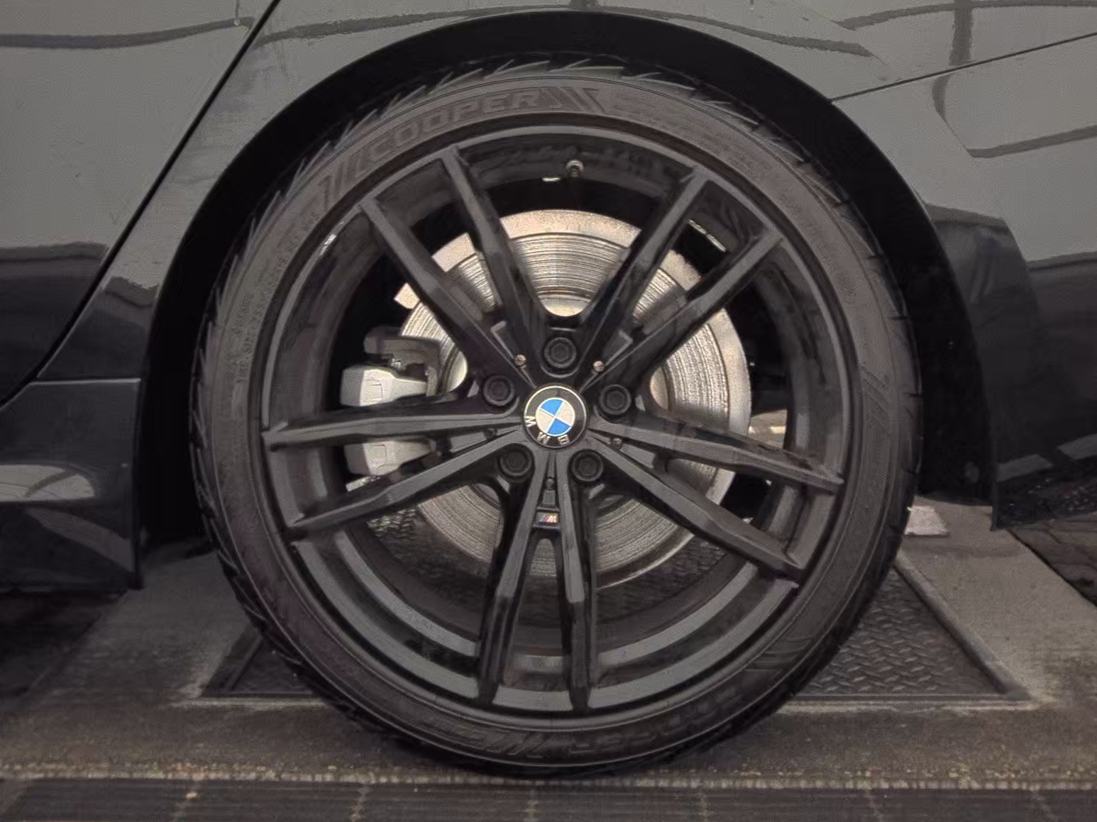 BMW 3 Series Sedan 330i M SPORT LINE снимка BMW 3 Series Sedan 330i M SPORT LINE
