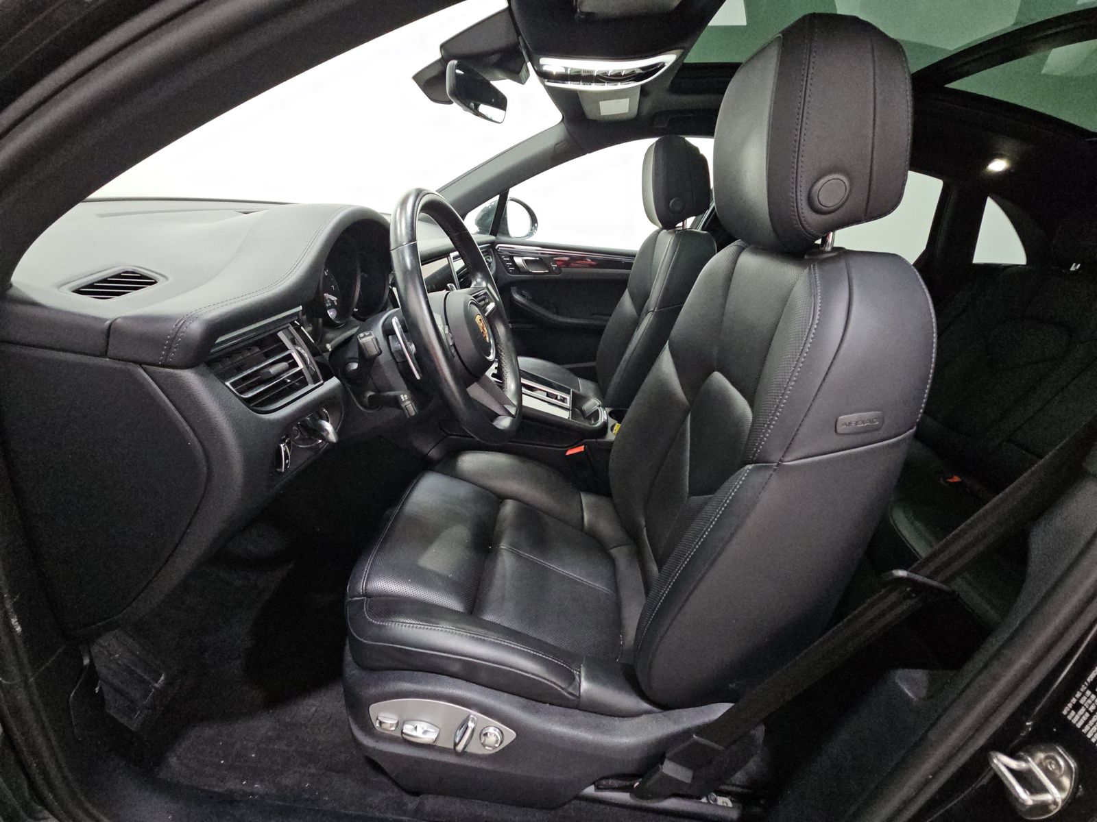 2022 Porsche Macan Base AWD