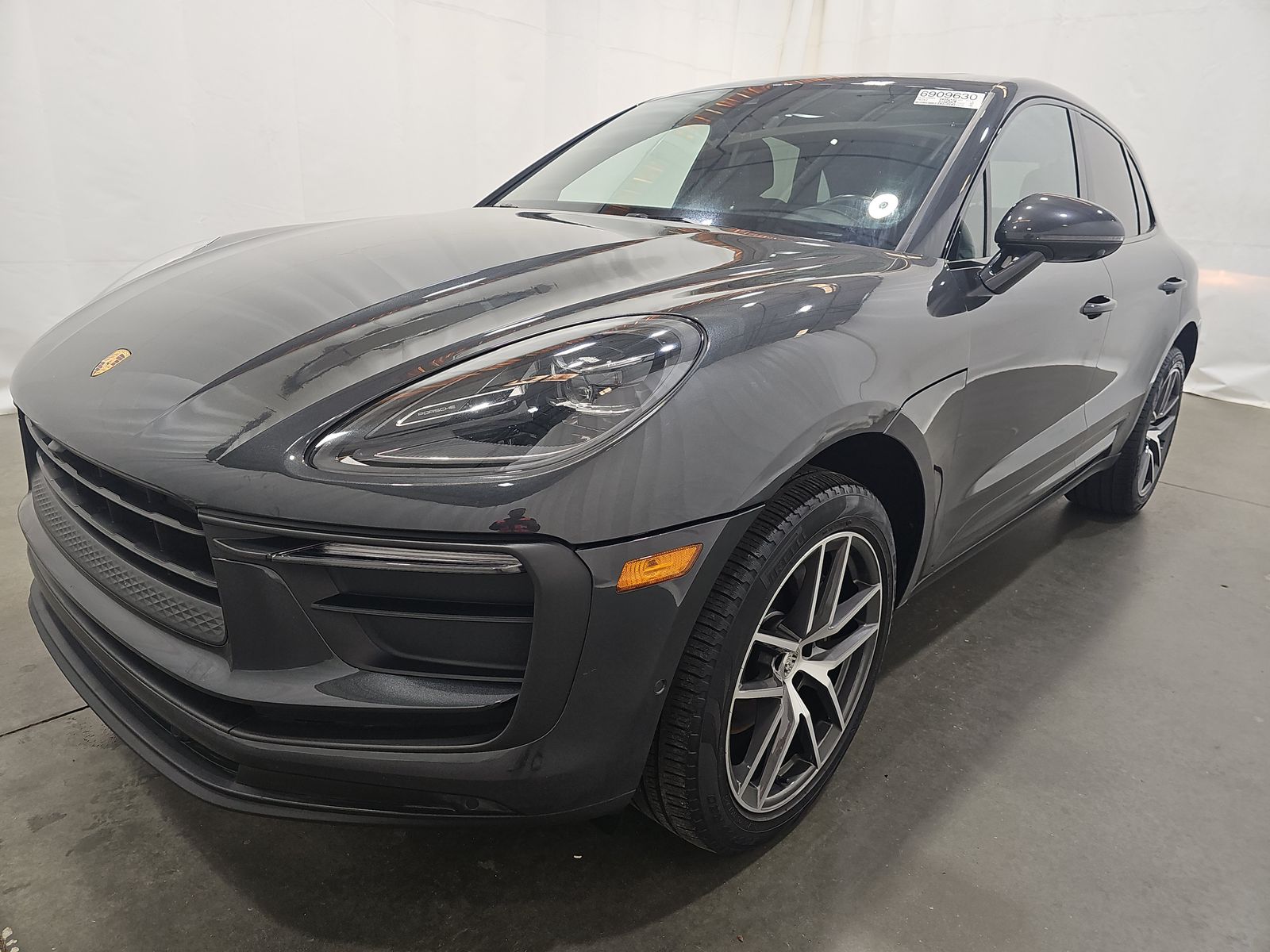 2022 Porsche Macan Base AWD