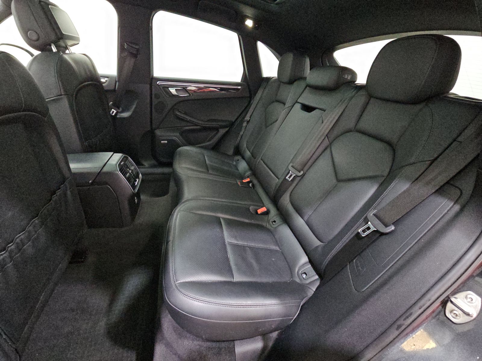 2022 Porsche Macan Base AWD