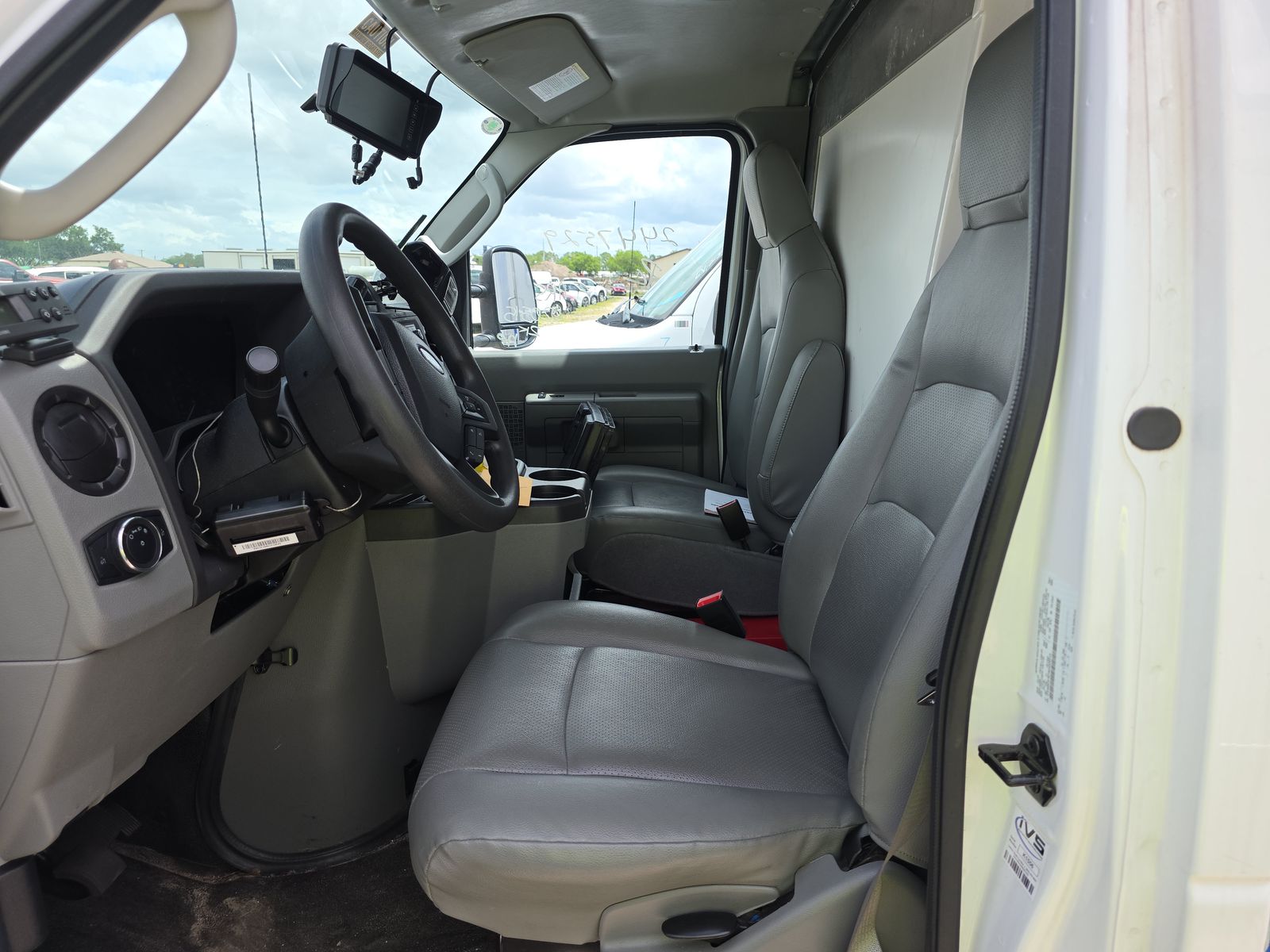 FORD E-350 - 8