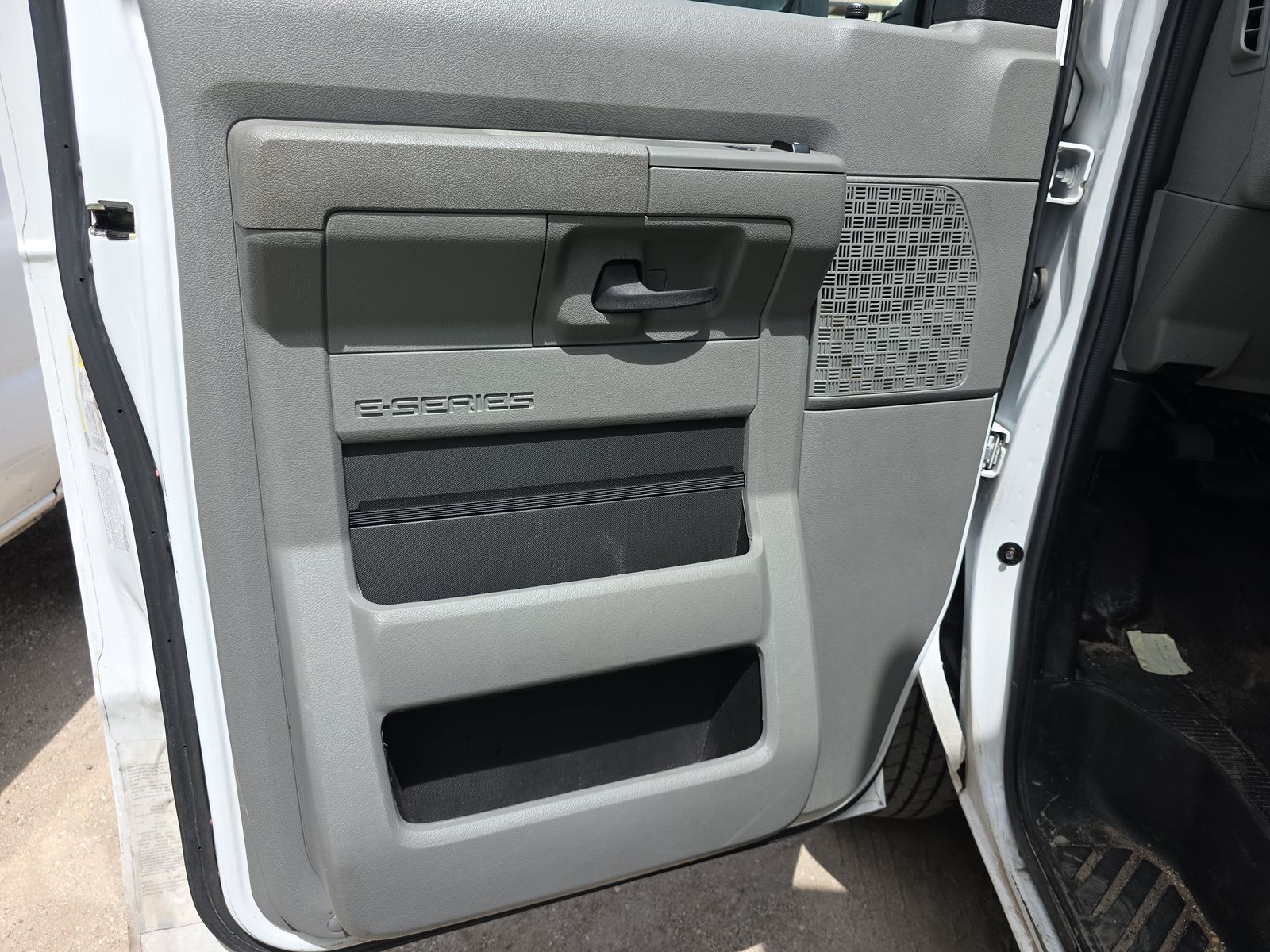 FORD E-350 - 10