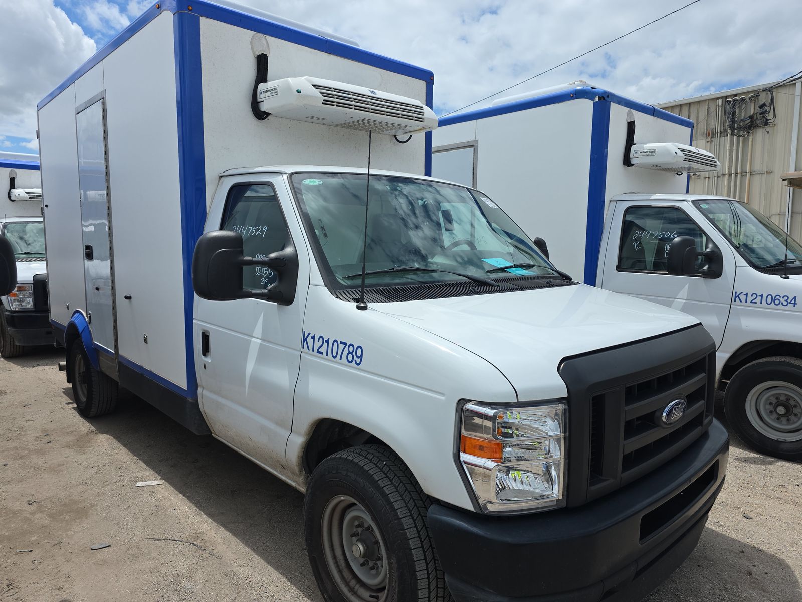 FORD E-350 - 4