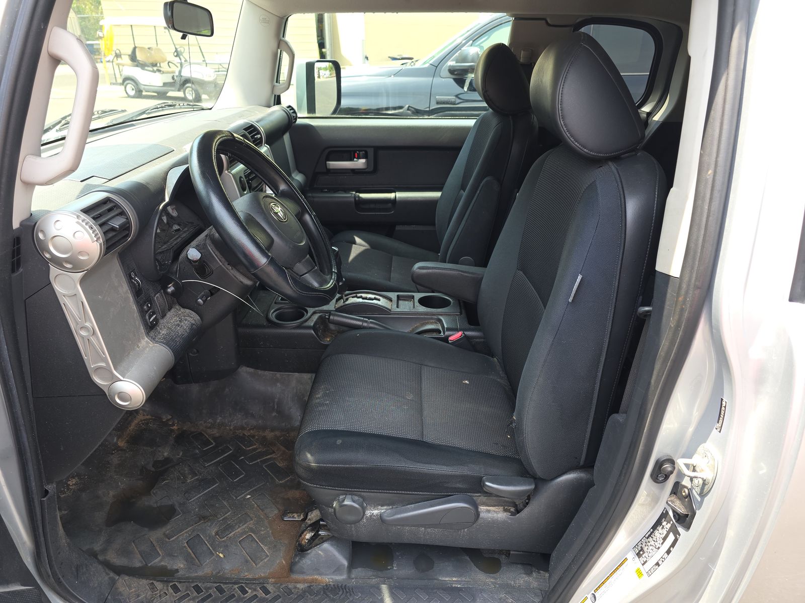 Toyota FJ Cruiser w/Rear Doors снимка Toyota FJ Cruiser w/Rear Doors