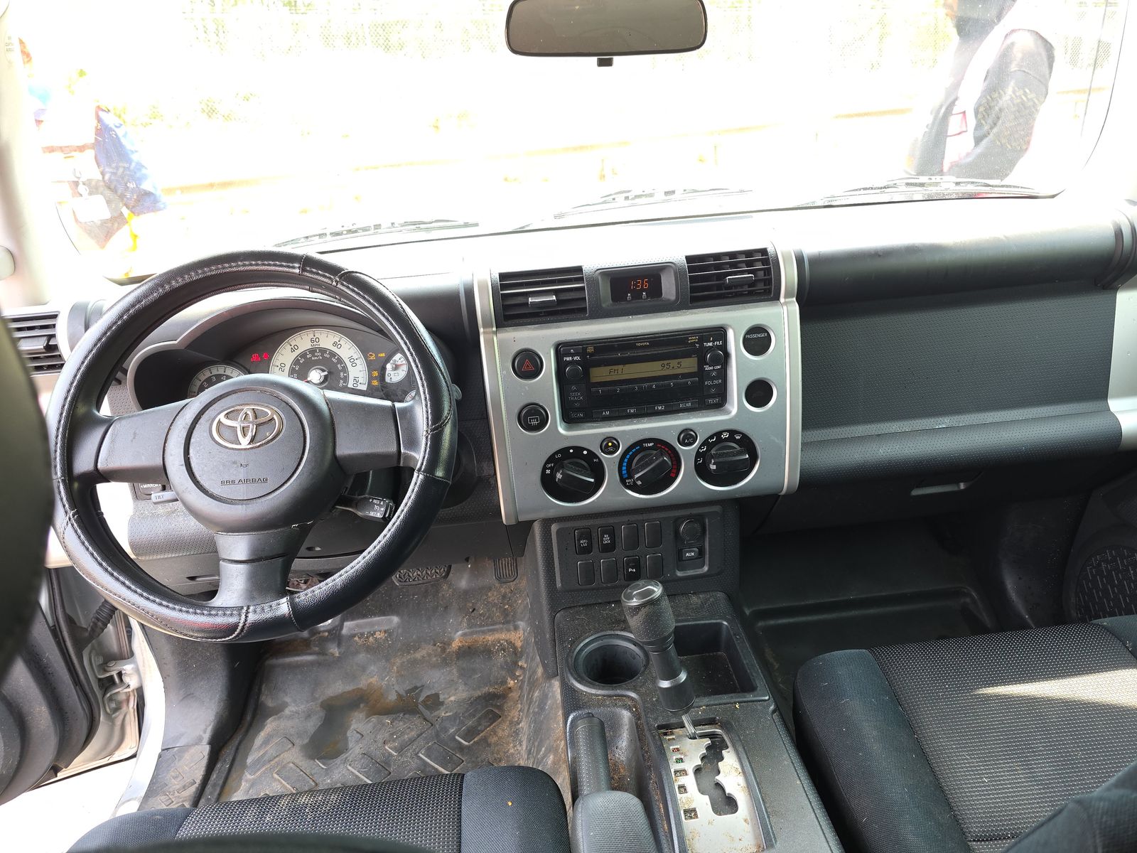 Toyota FJ Cruiser w/Rear Doors снимка Toyota FJ Cruiser w/Rear Doors