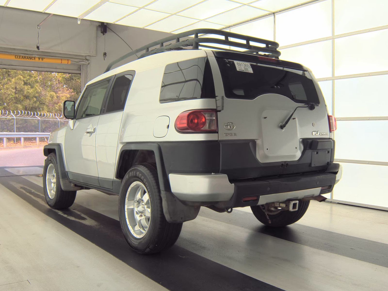 Toyota FJ Cruiser w/Rear Doors снимка Toyota FJ Cruiser w/Rear Doors