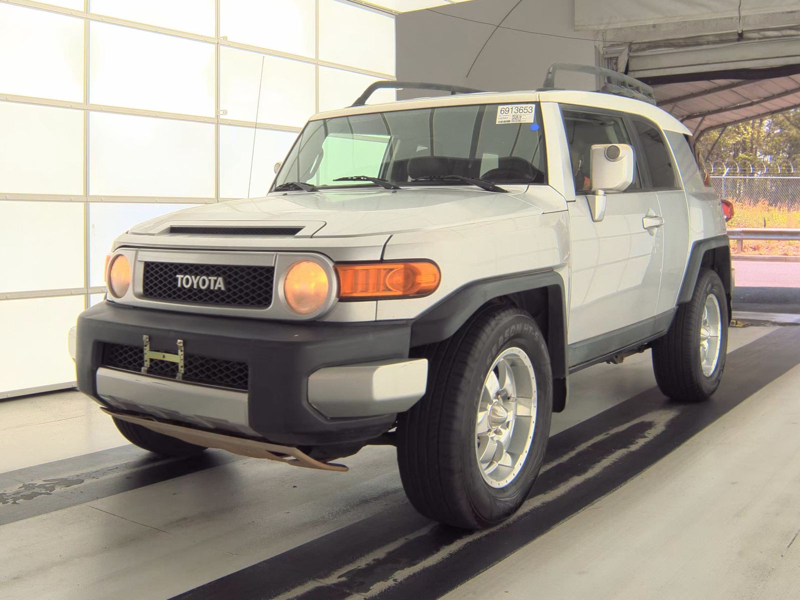 Toyota FJ Cruiser w/Rear Doors снимка Toyota FJ Cruiser w/Rear Doors