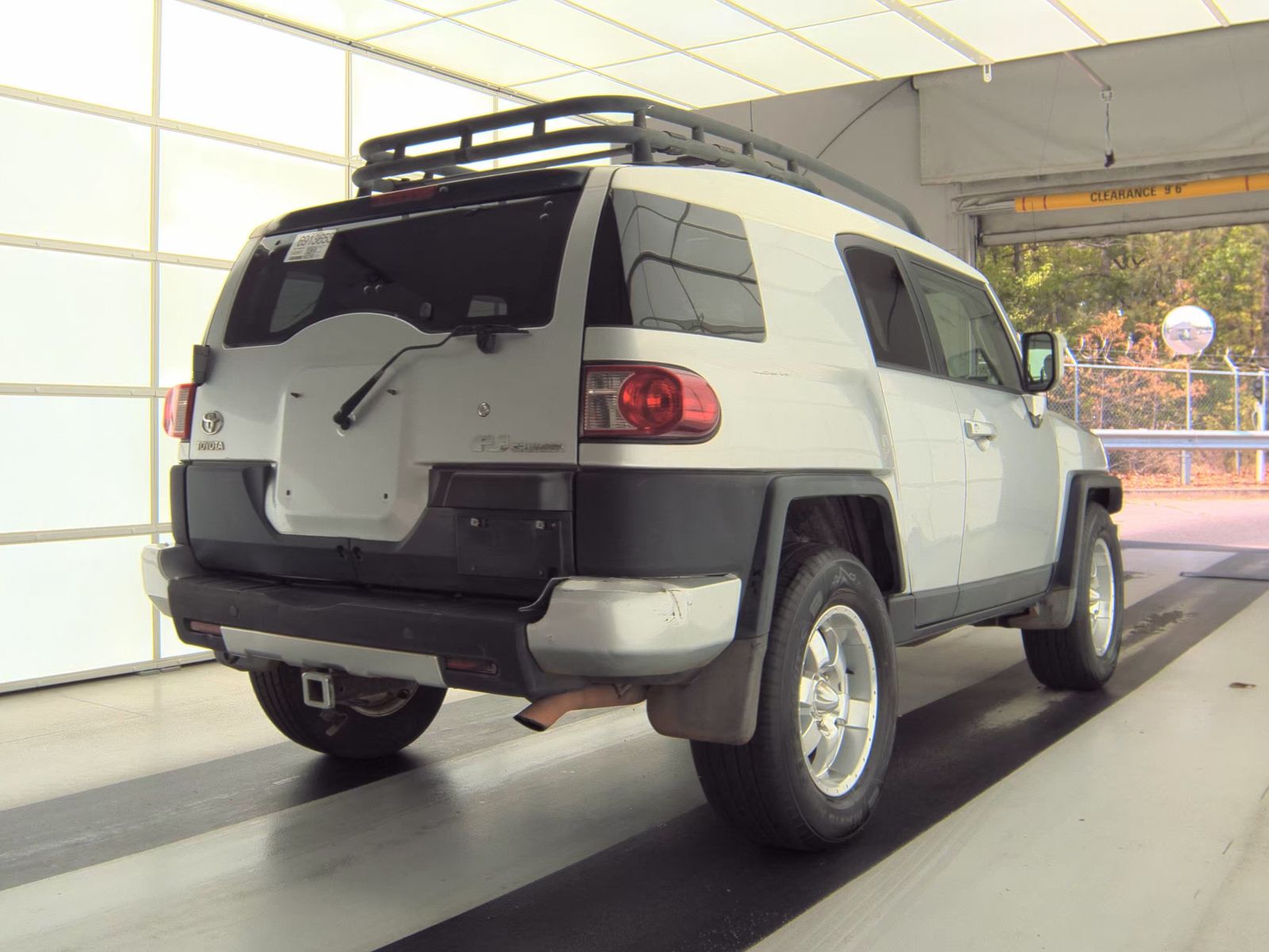 Toyota FJ Cruiser w/Rear Doors снимка Toyota FJ Cruiser w/Rear Doors