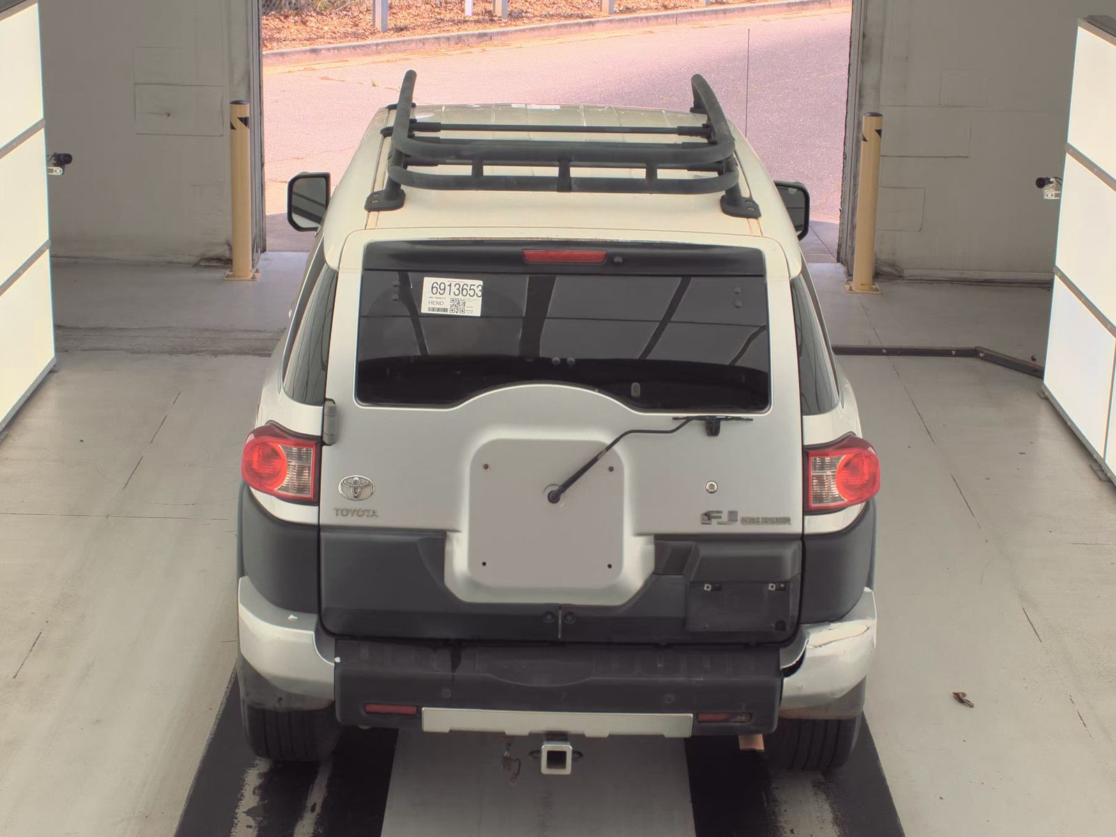 Toyota FJ Cruiser w/Rear Doors снимка Toyota FJ Cruiser w/Rear Doors