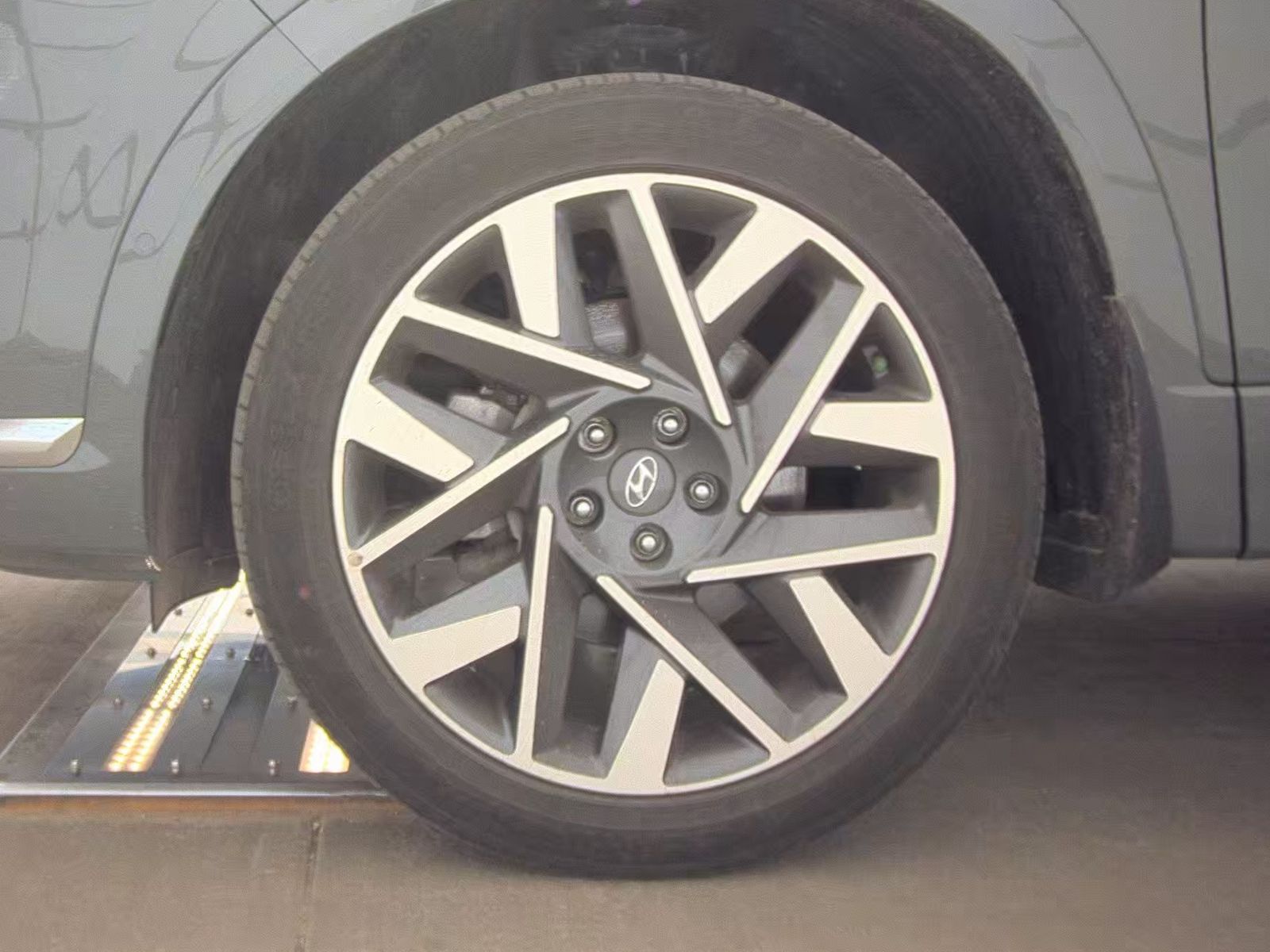 HYUNDAI CALLIGRAPH - 10