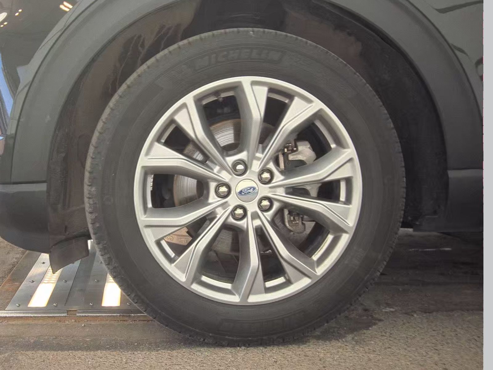 FORD EXPLORER - 10