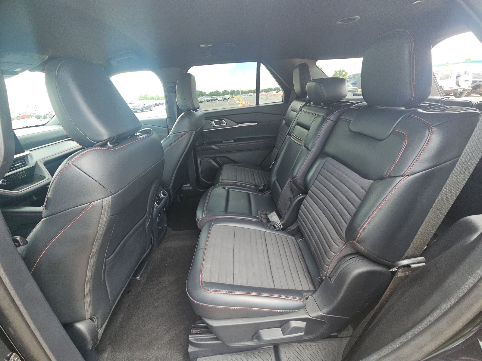 2025 Ford Explorer ST-Line AWD