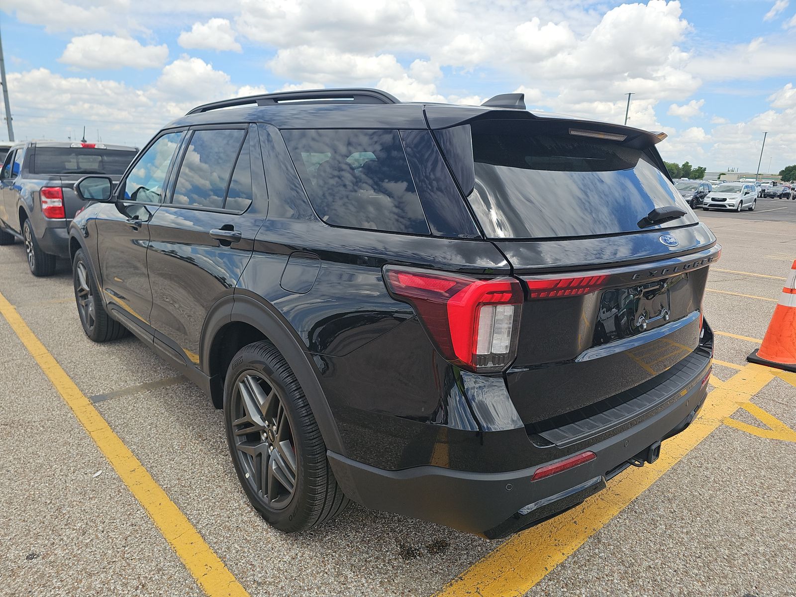 2025 Ford Explorer ST-Line AWD