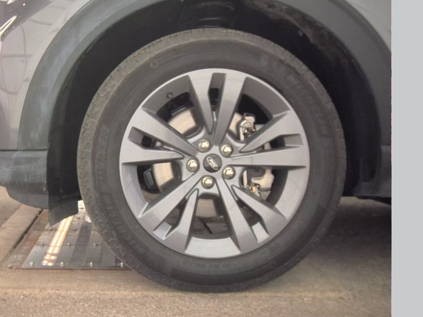 FORD EXPLORER - 10