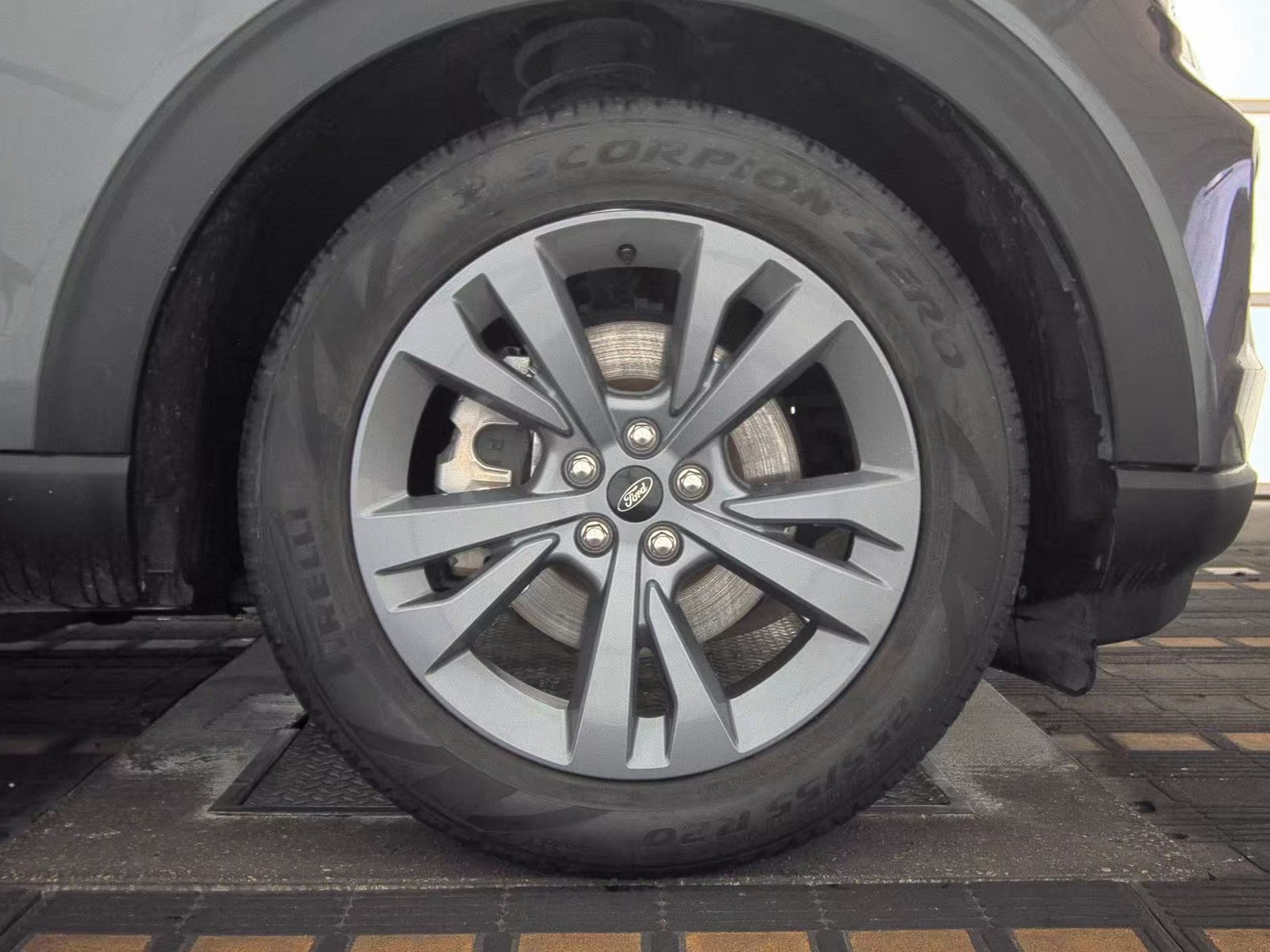 2023 Ford Explorer XLT FWD