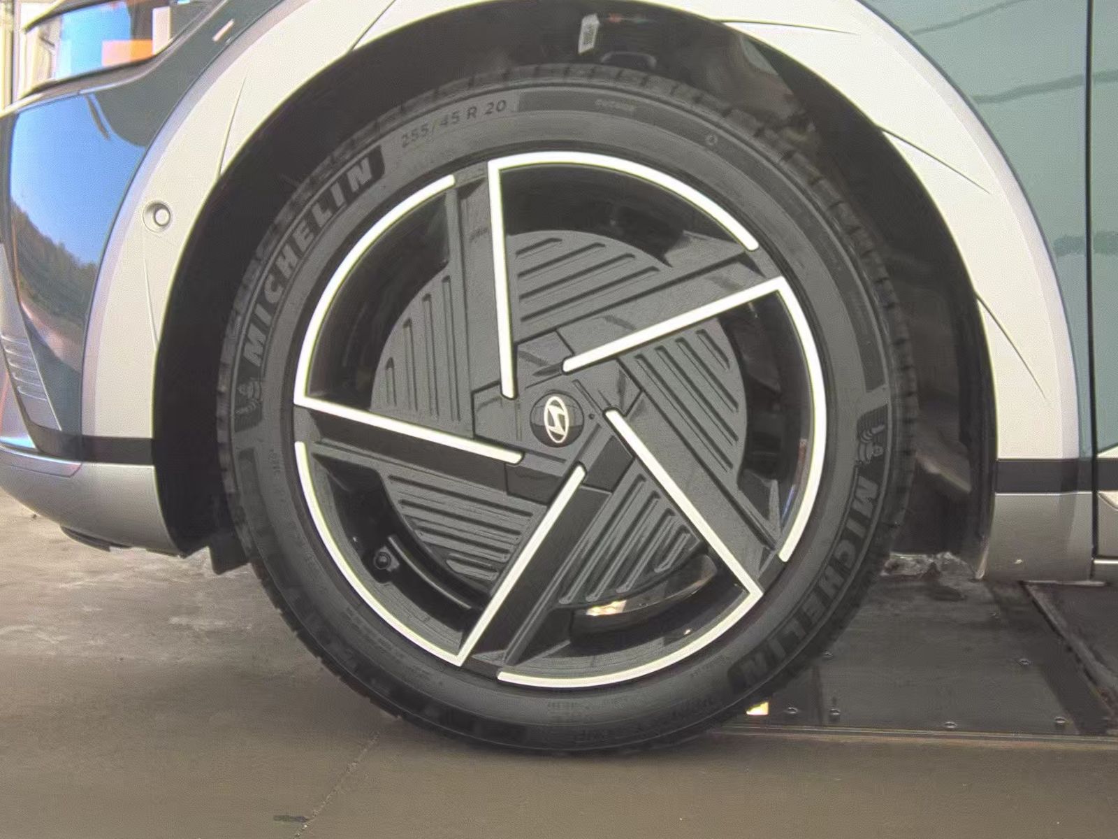 HYUNDAI LIMITED - 10