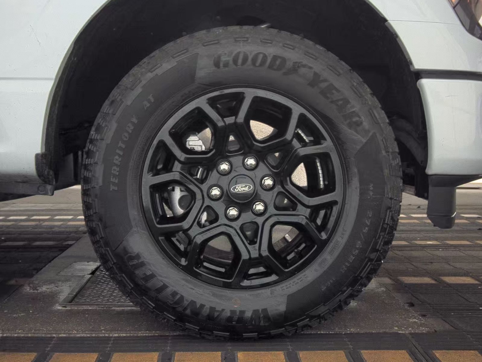 2025 Ford F-150 STX AWD