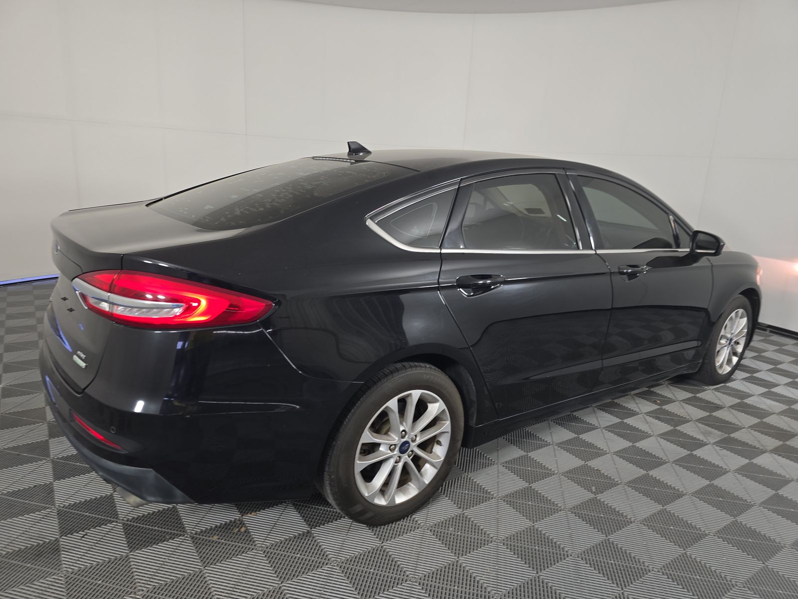 2020 Ford Fusion SE FWD