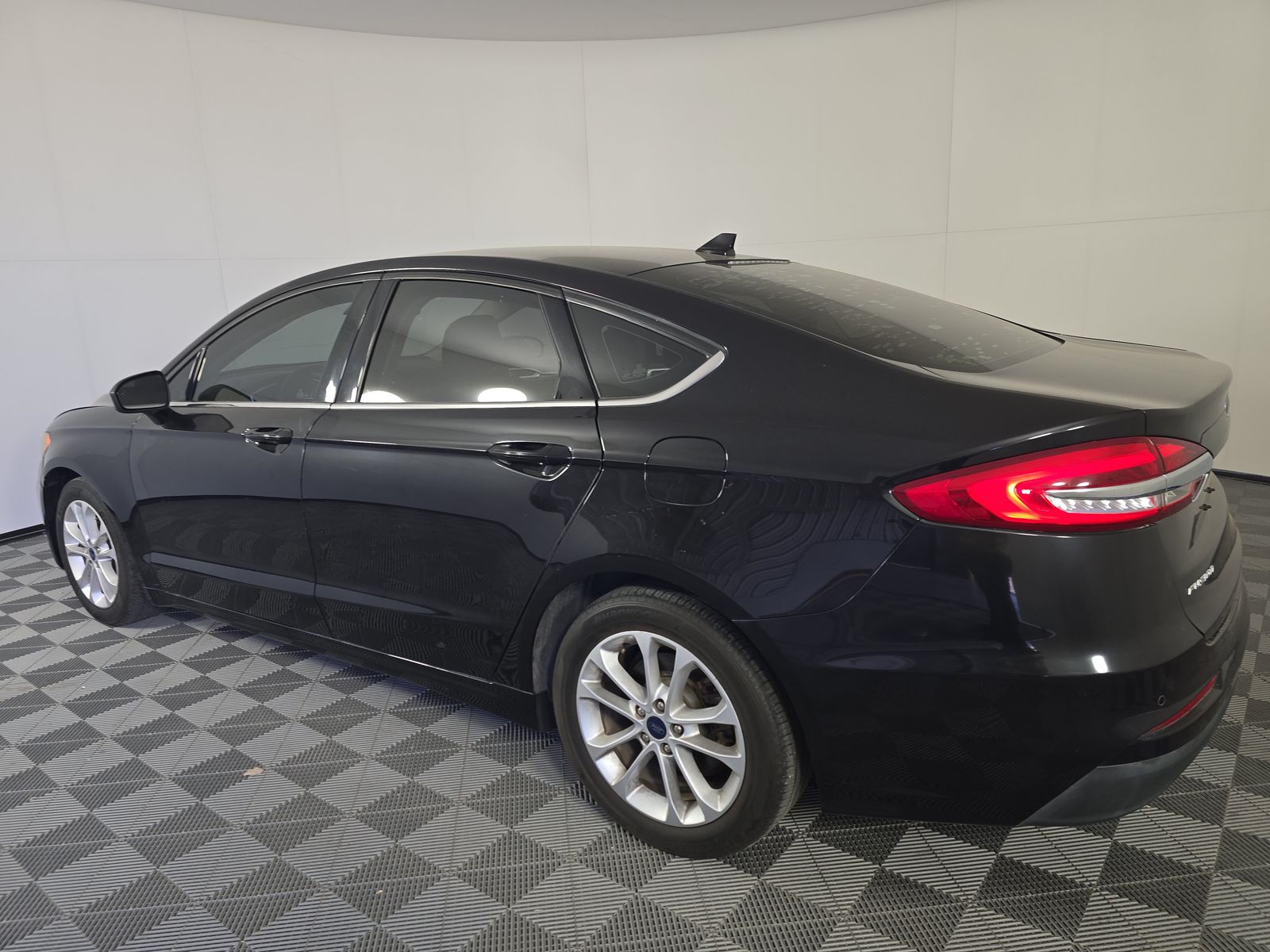 2020 Ford Fusion SE FWD