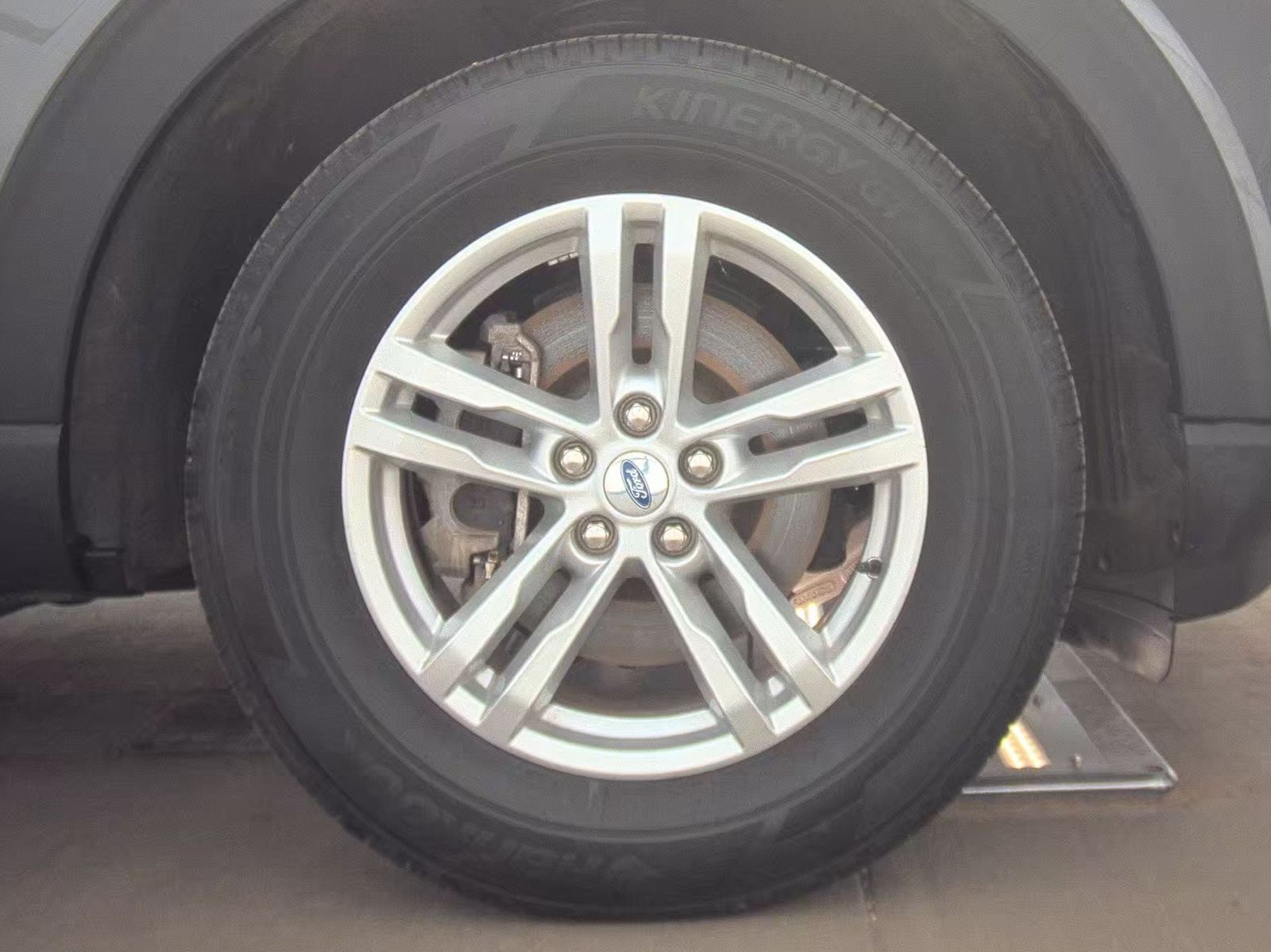 2023 Ford Explorer XLT AWD