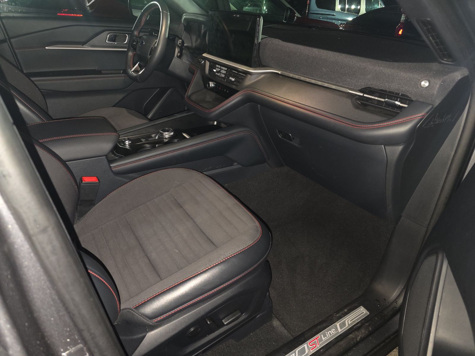 2025 Ford Explorer ST-Line AWD