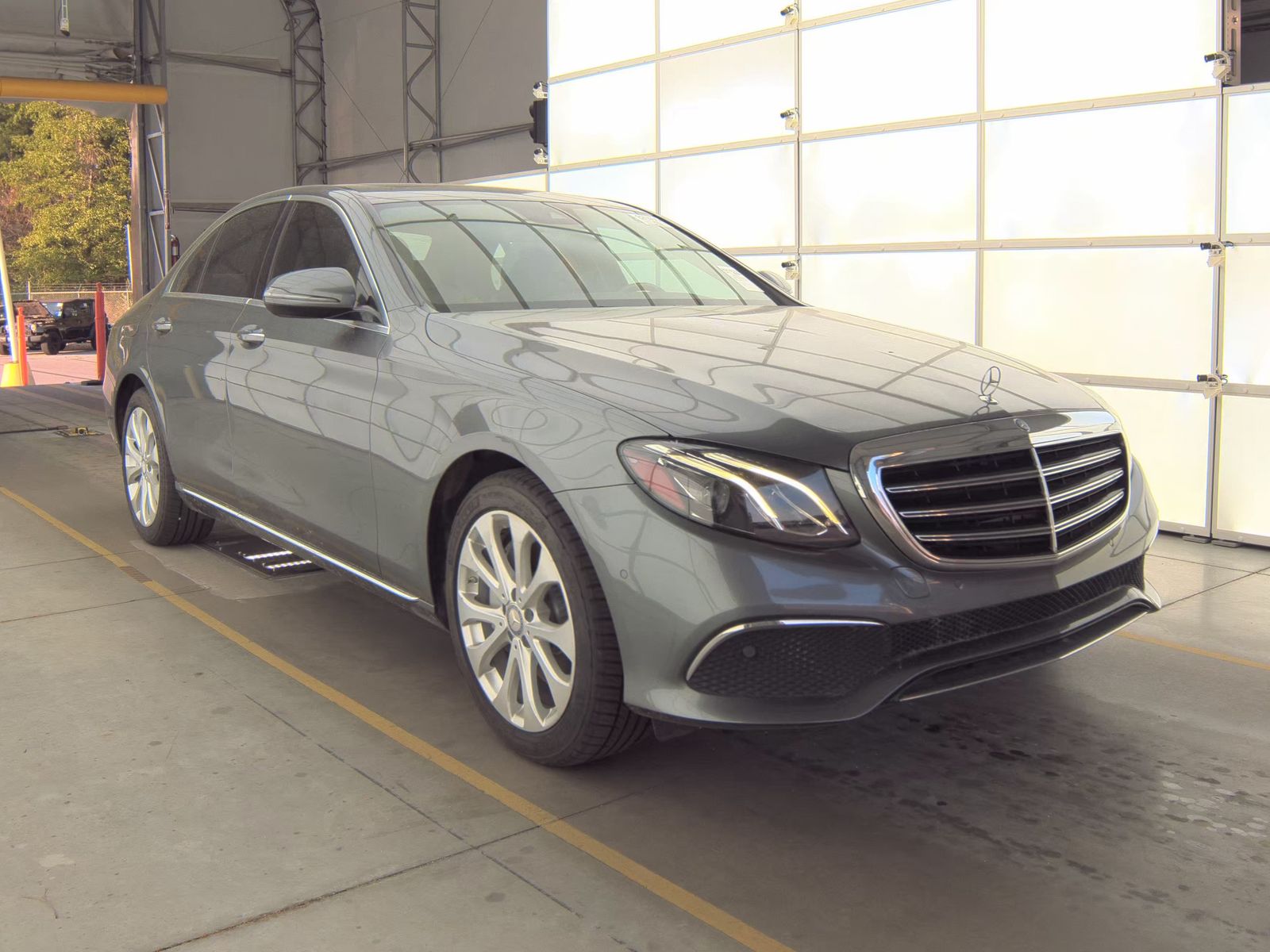 MERCEDES-BENZ E-CLASS - 5