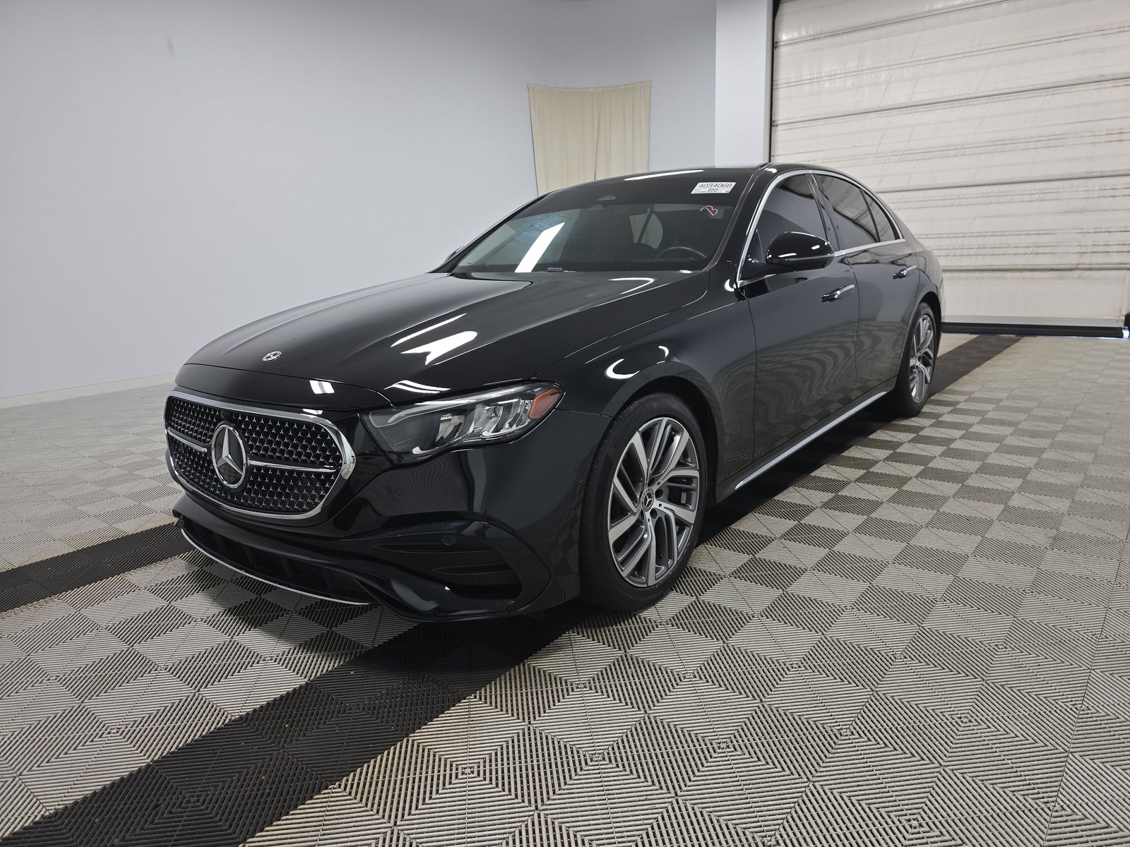 MERCEDES-BENZ E-CLASS - 1