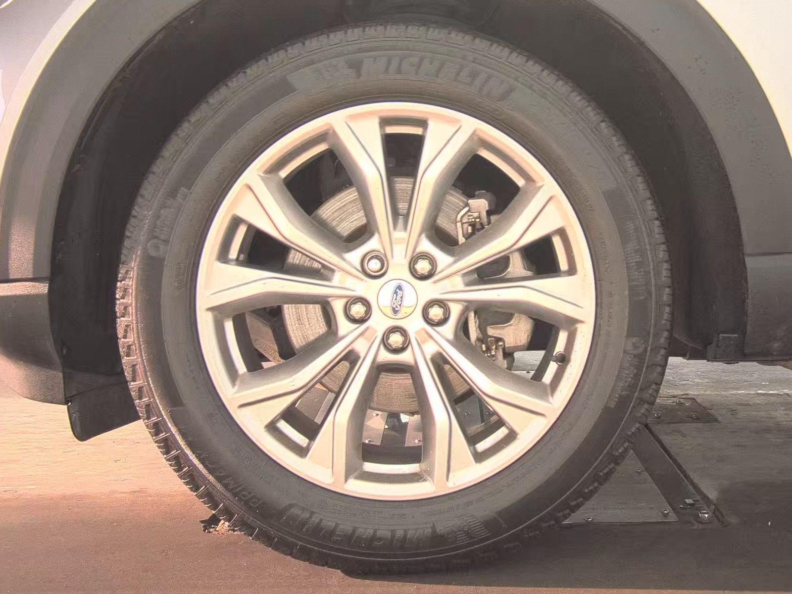 FORD EXPLORER - 10