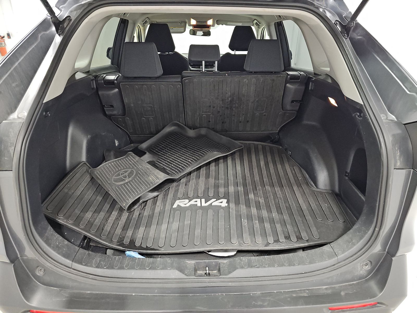 2020 Toyota RAV4 LE AWD