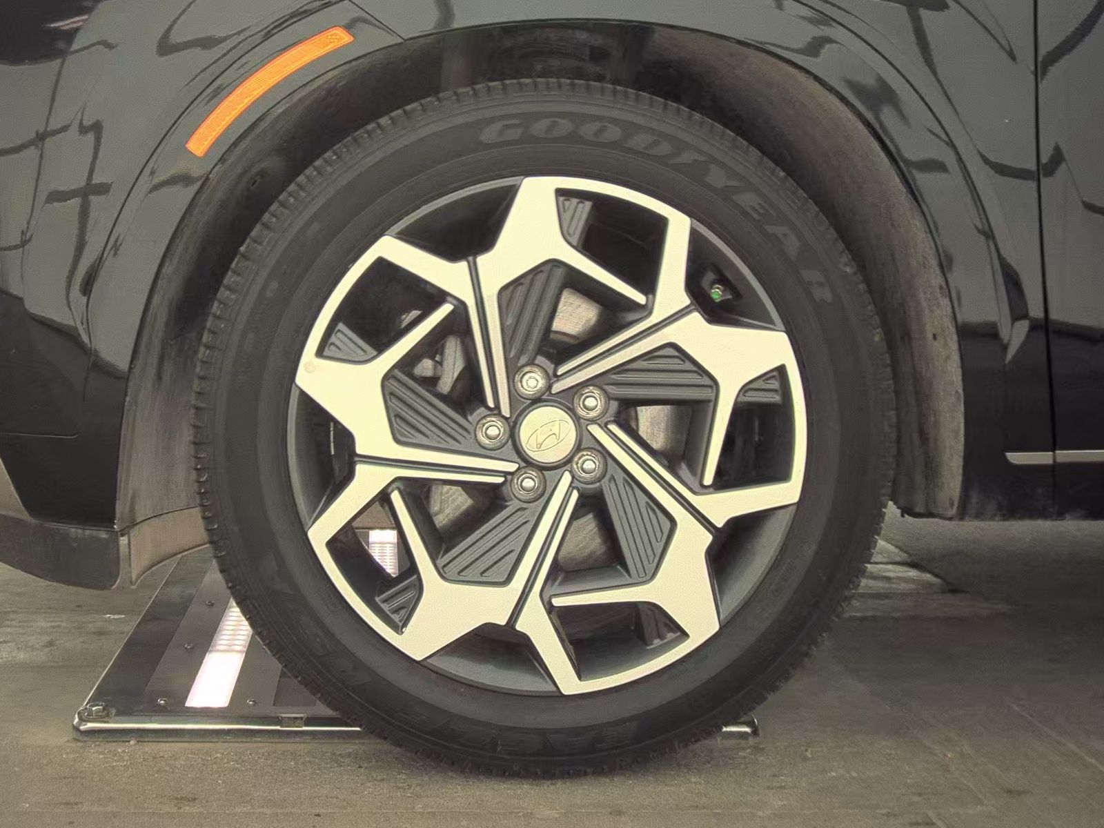 HYUNDAI CALLIGRAPH - 10