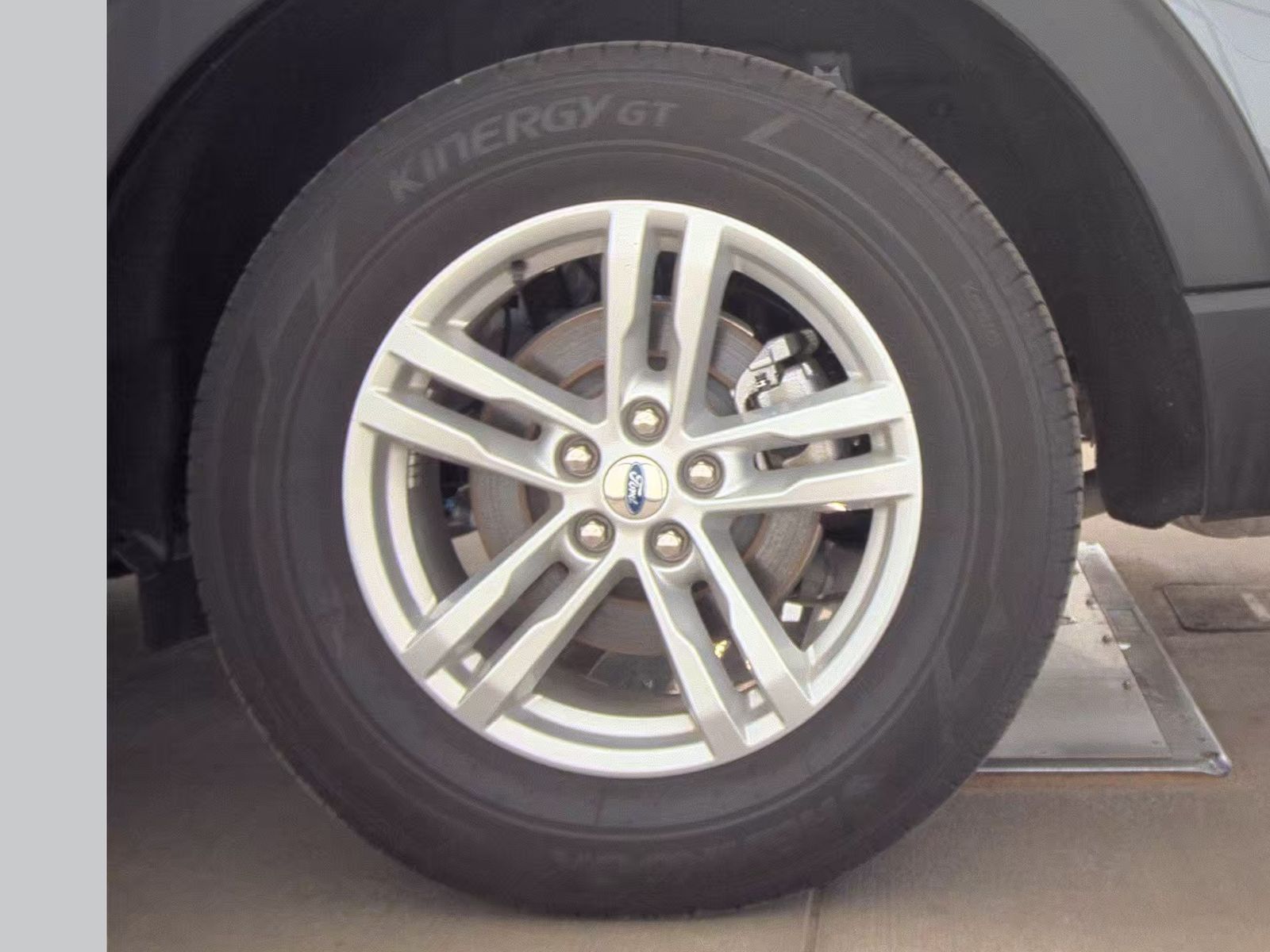 2023 Ford Explorer XLT AWD