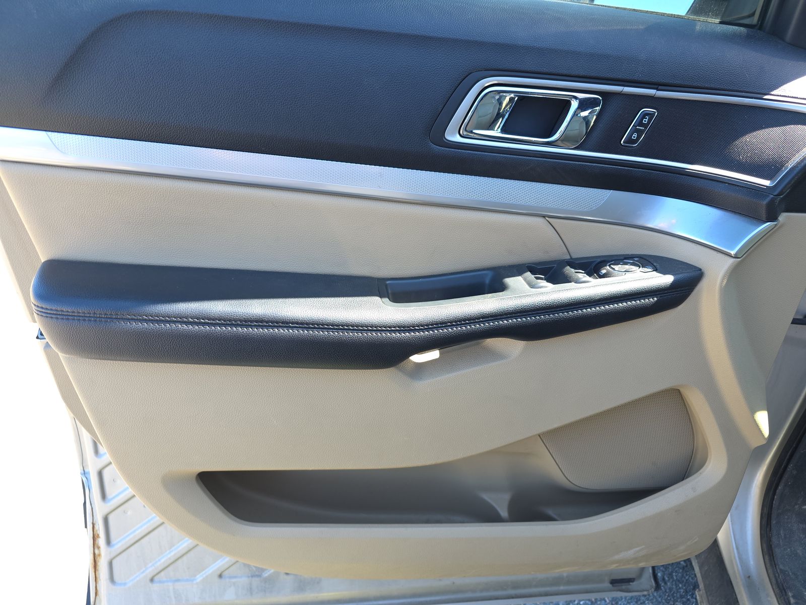 FORD EXPLORER - 10