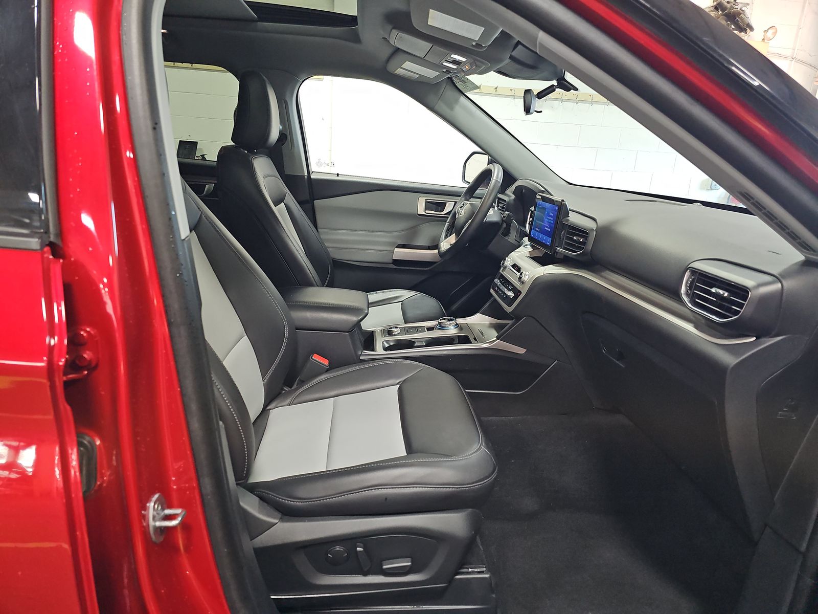 2023 Ford Explorer XLT AWD