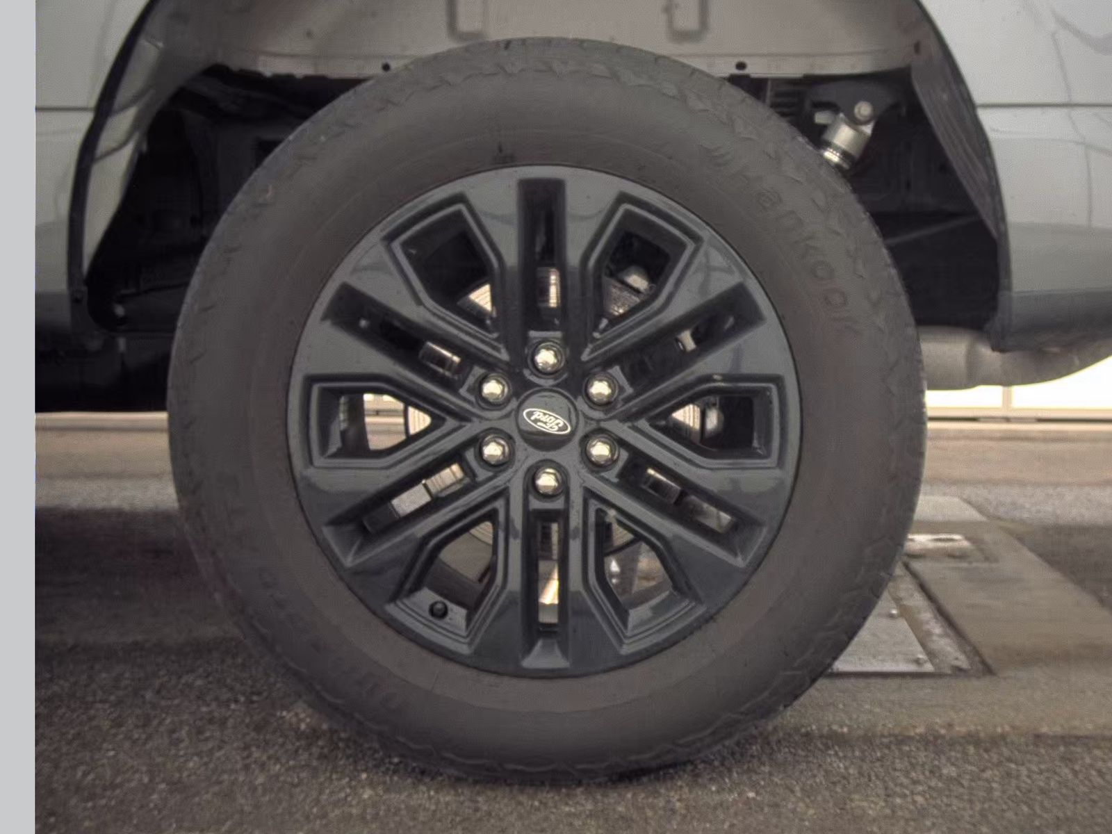 2025 Ford F-150 Lariat AWD