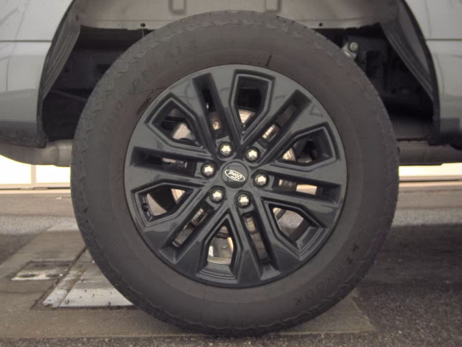 2025 Ford F-150 Lariat AWD