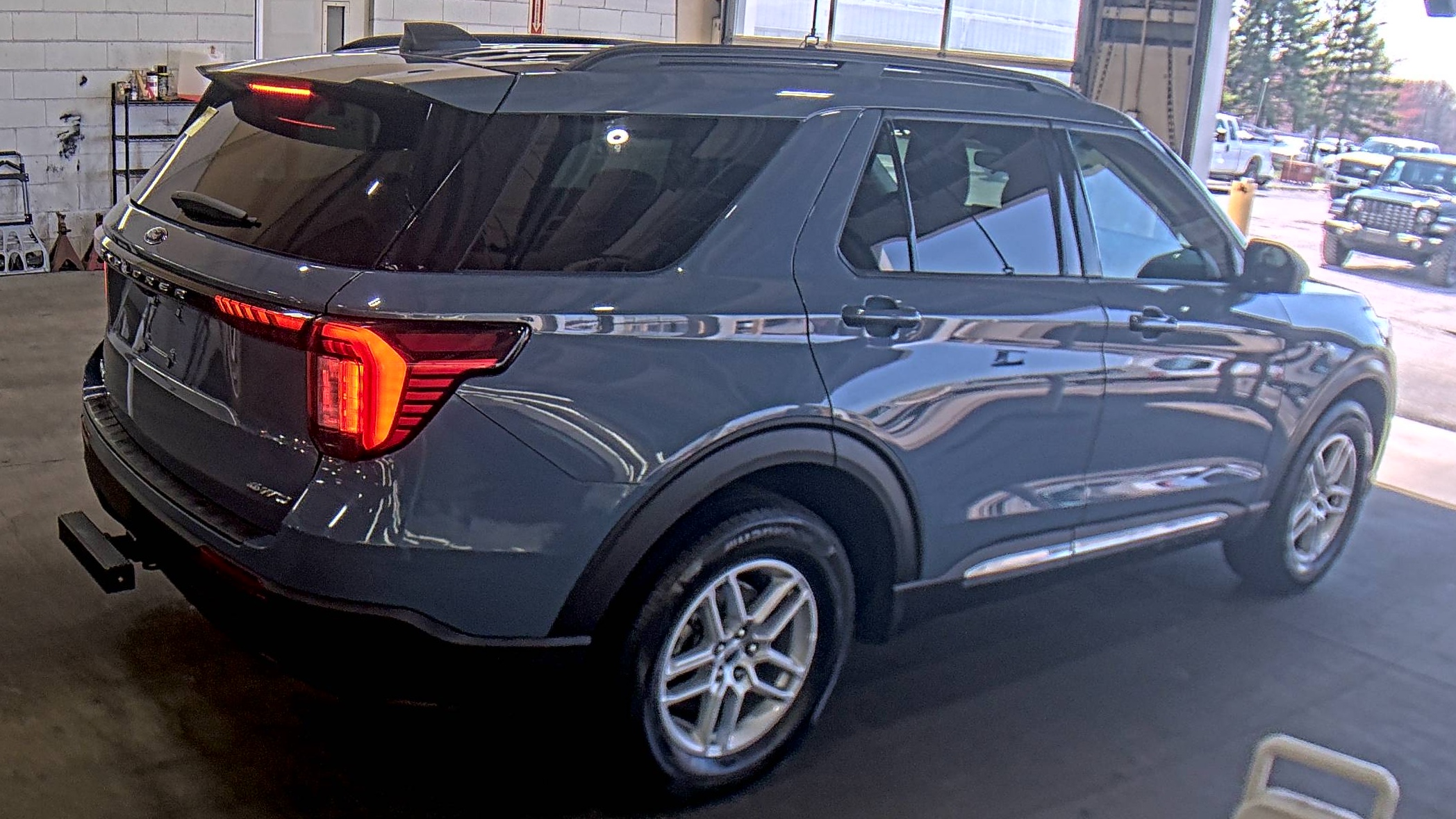 2025 Ford Explorer Active AWD