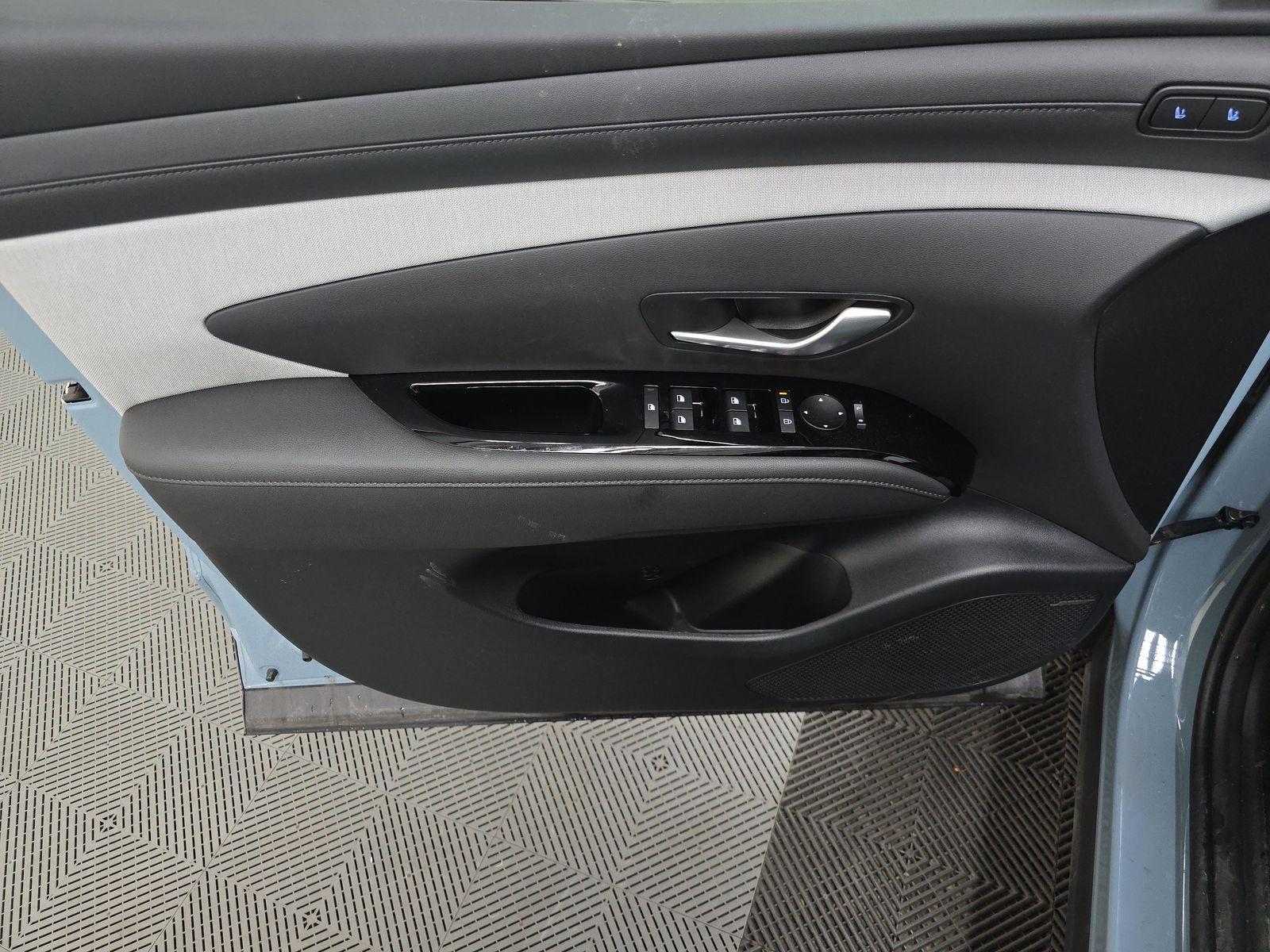 HYUNDAI LIMITED - 10