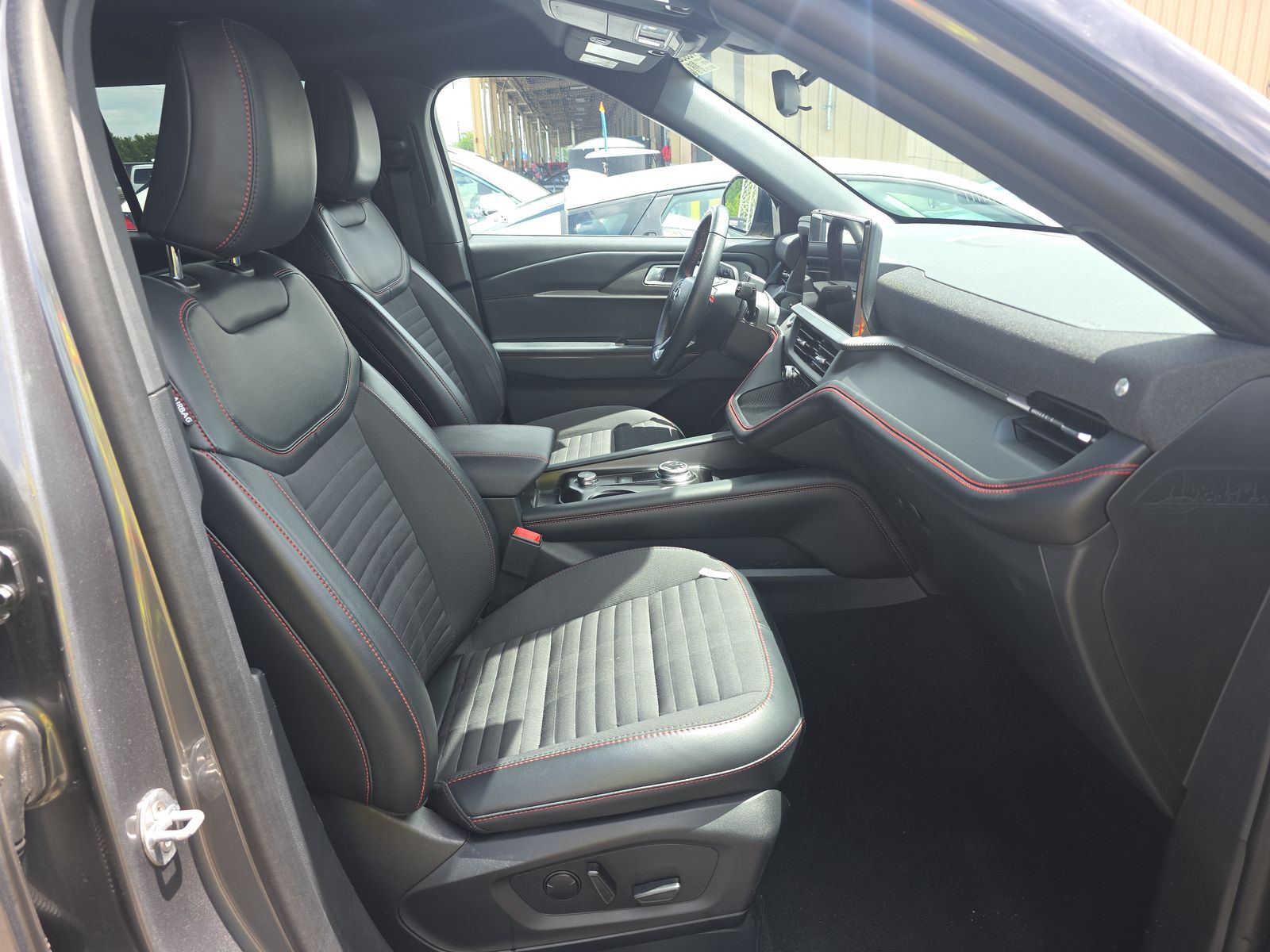 2025 Ford Explorer ST-Line AWD