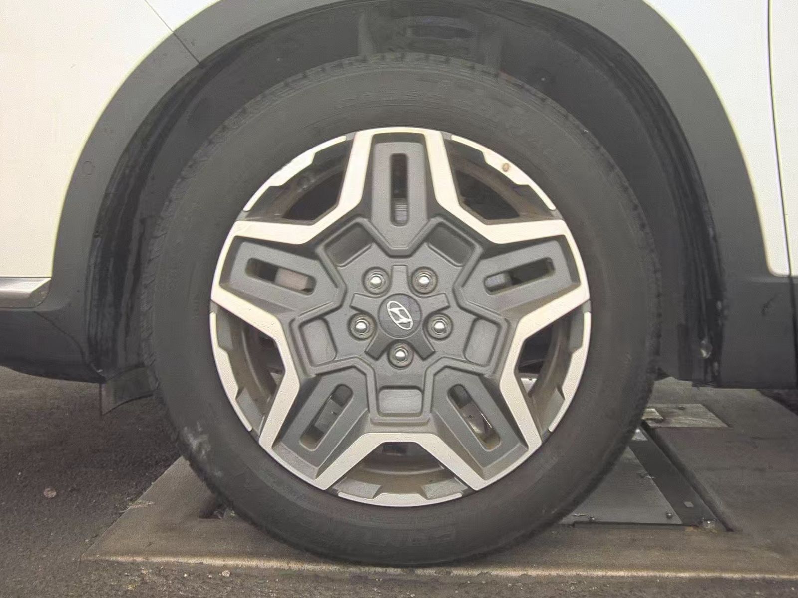 HYUNDAI LIMITED - 10