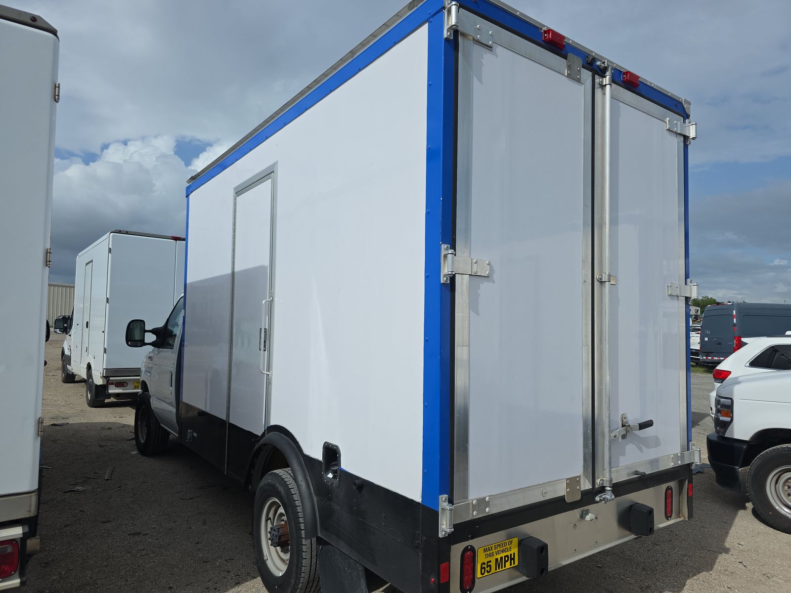 FORD E-350 - 7