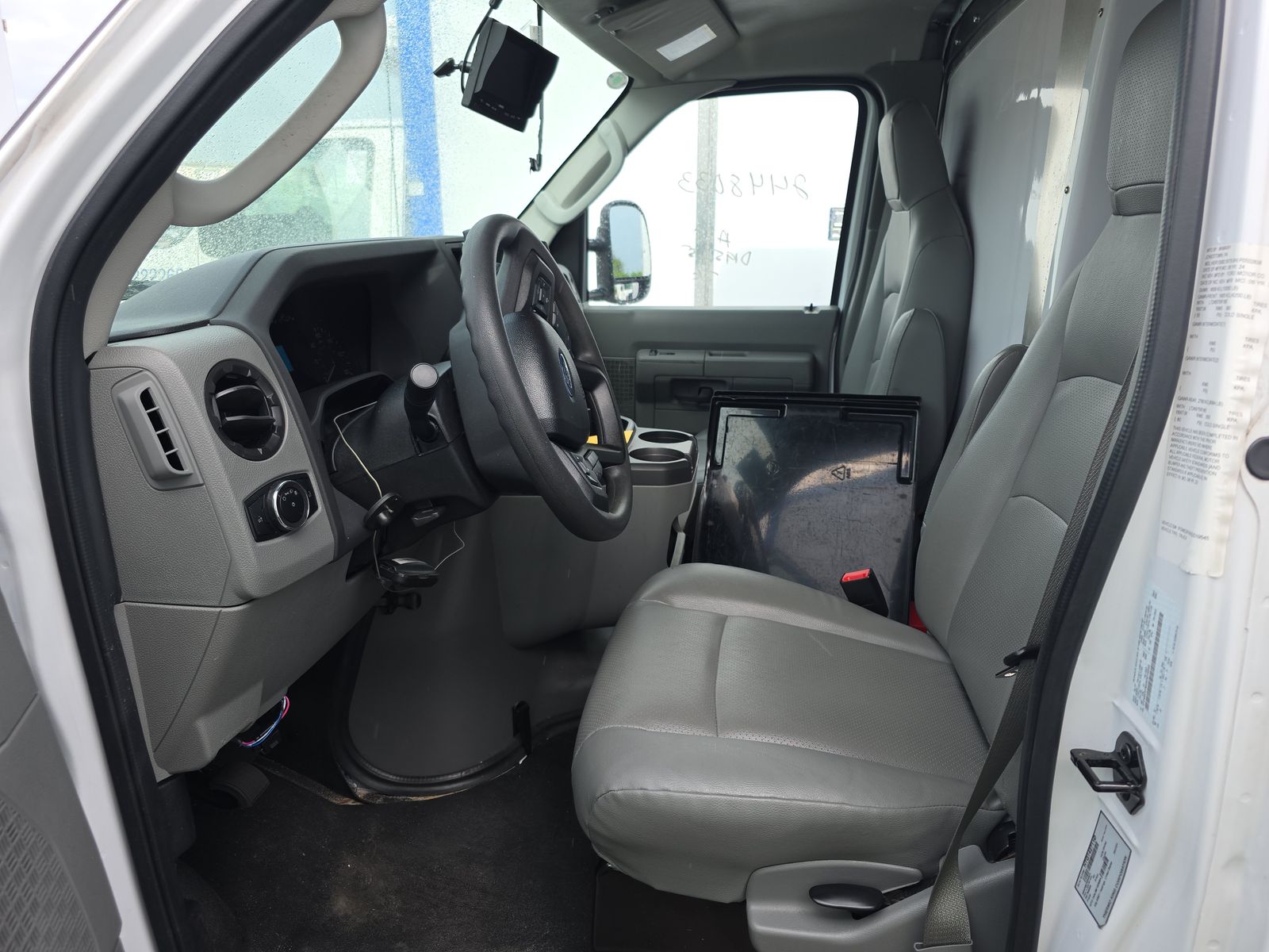 FORD E-350 - 8