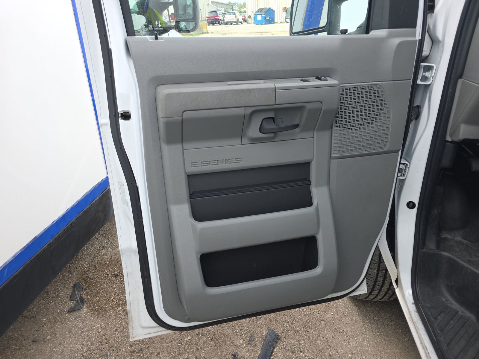 FORD E-350 - 10