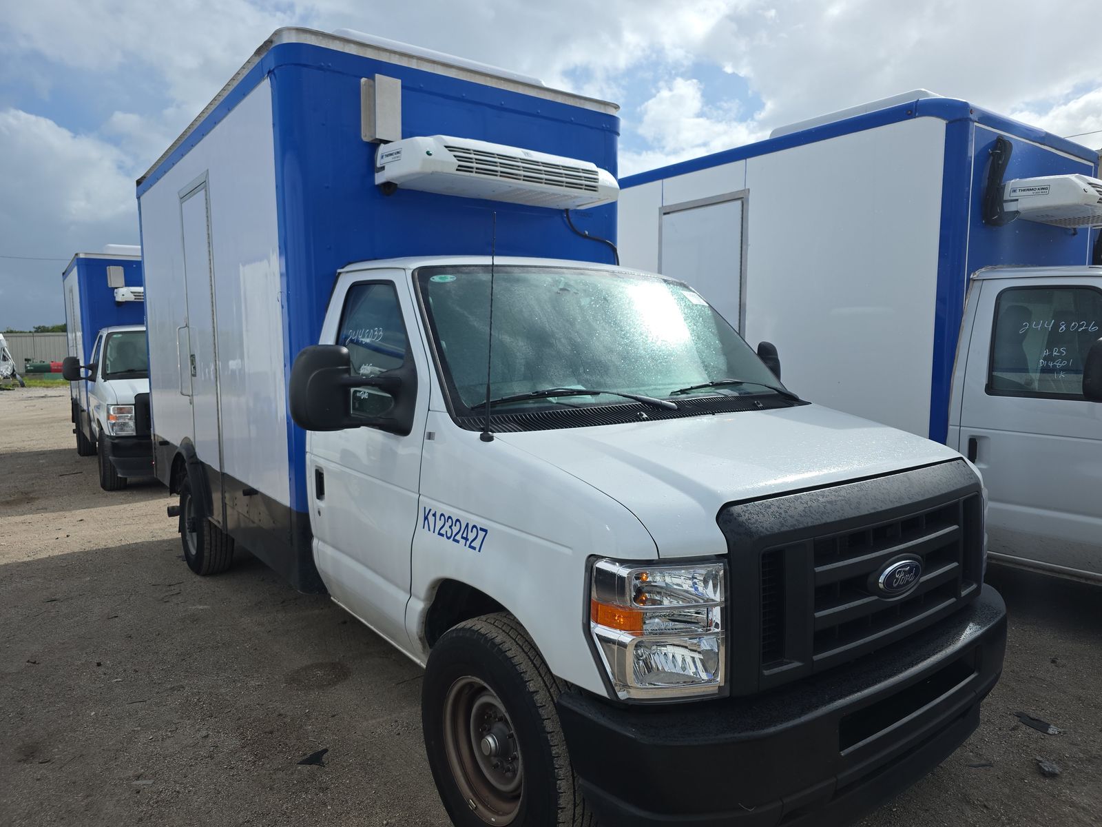FORD E-350 - 4