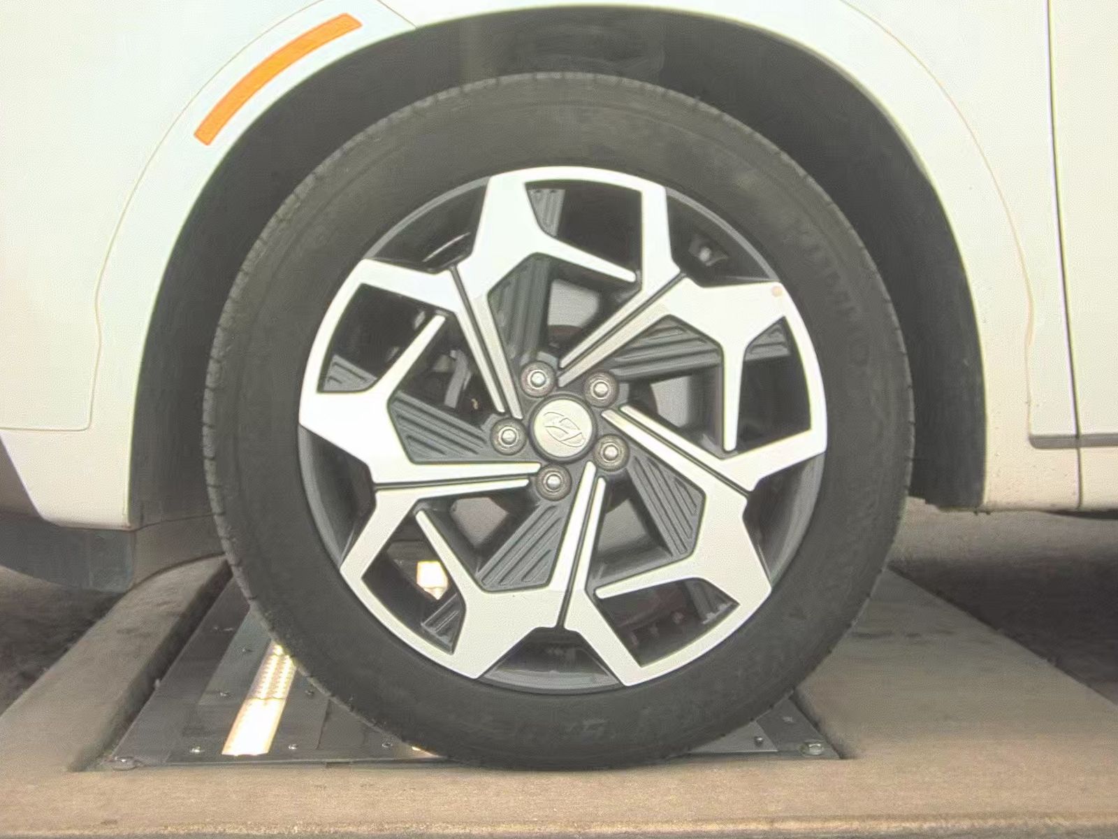 HYUNDAI CALLIGRAPH - 10